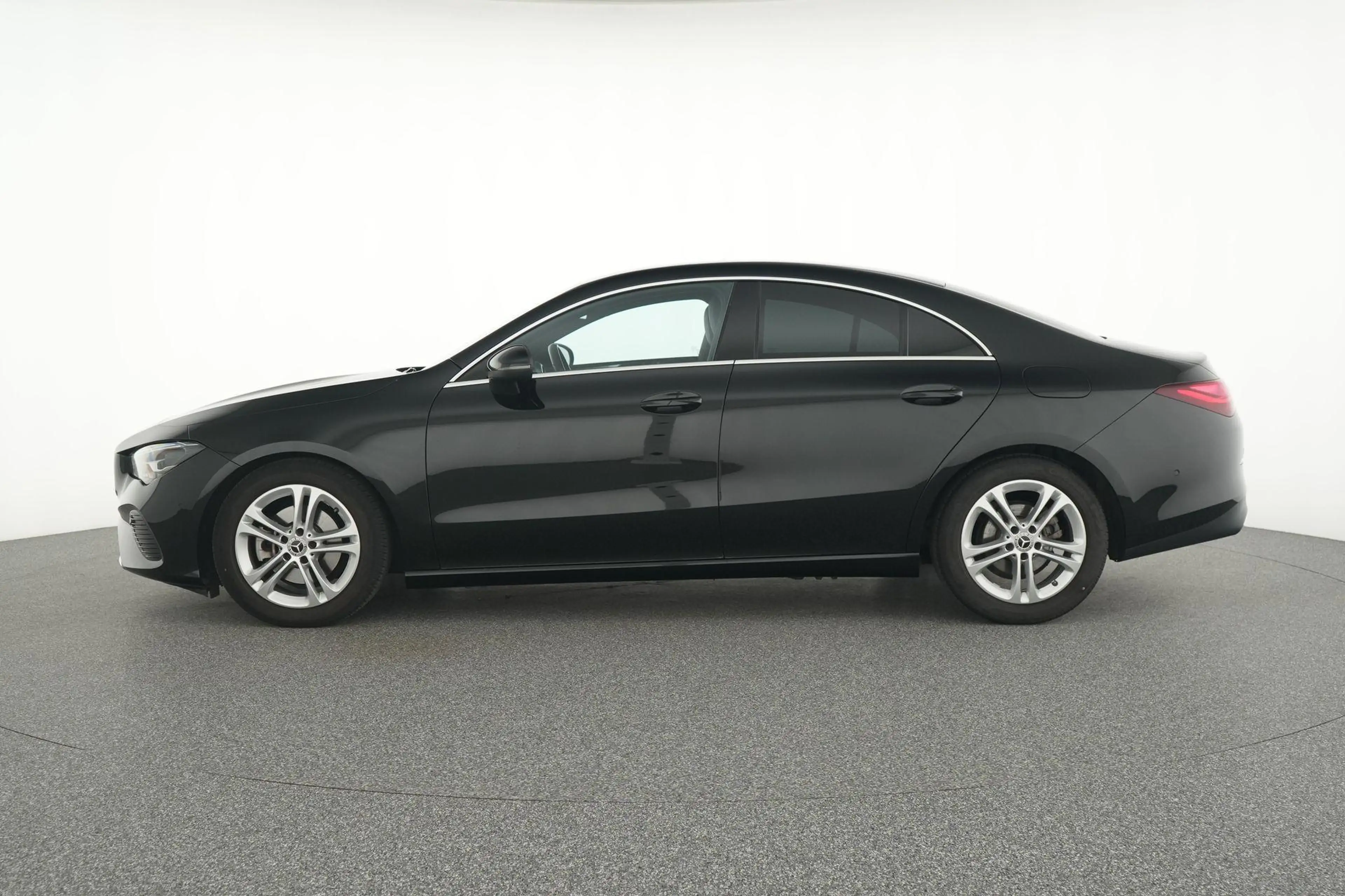 Mercedes-Benz CLA 180 Coupé Business Line — photo 8