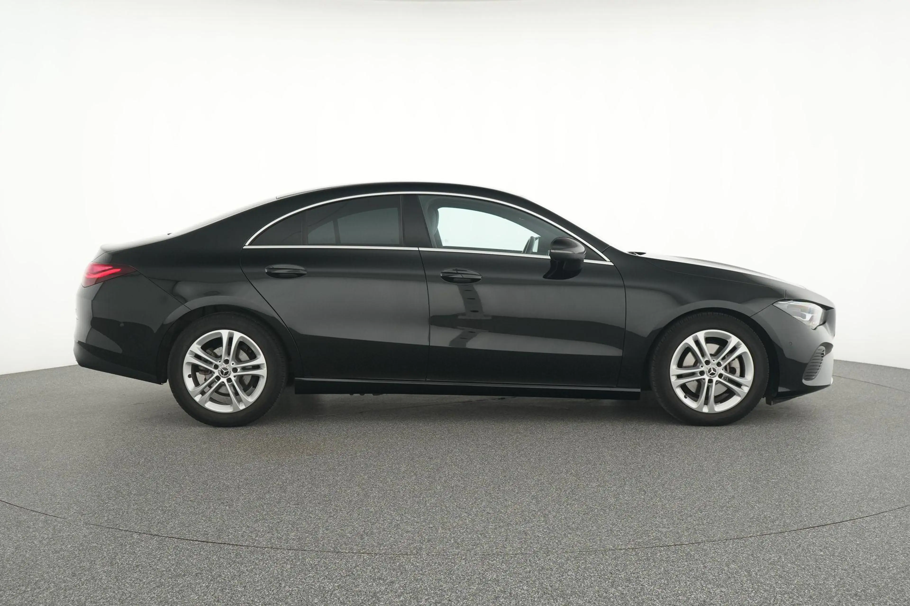 Mercedes-Benz CLA 180 Coupé Business Line — photo 9