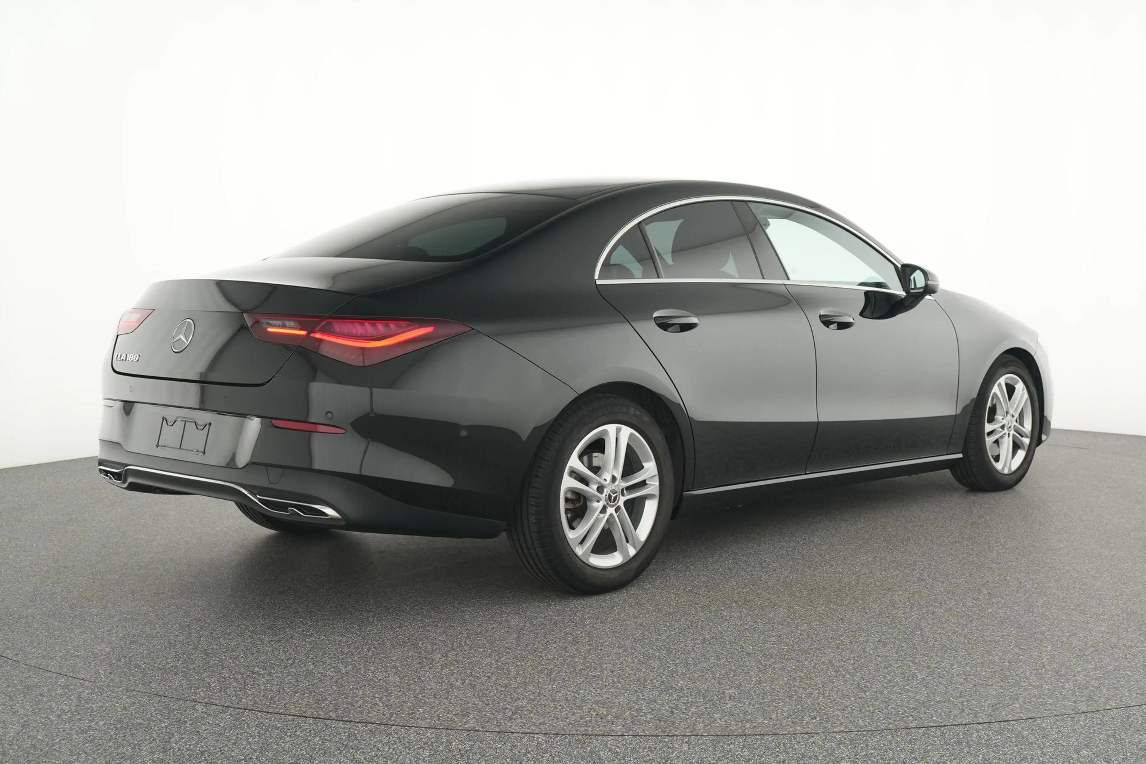 Mercedes-Benz CLA 180 Coupé Business Line — photo 4