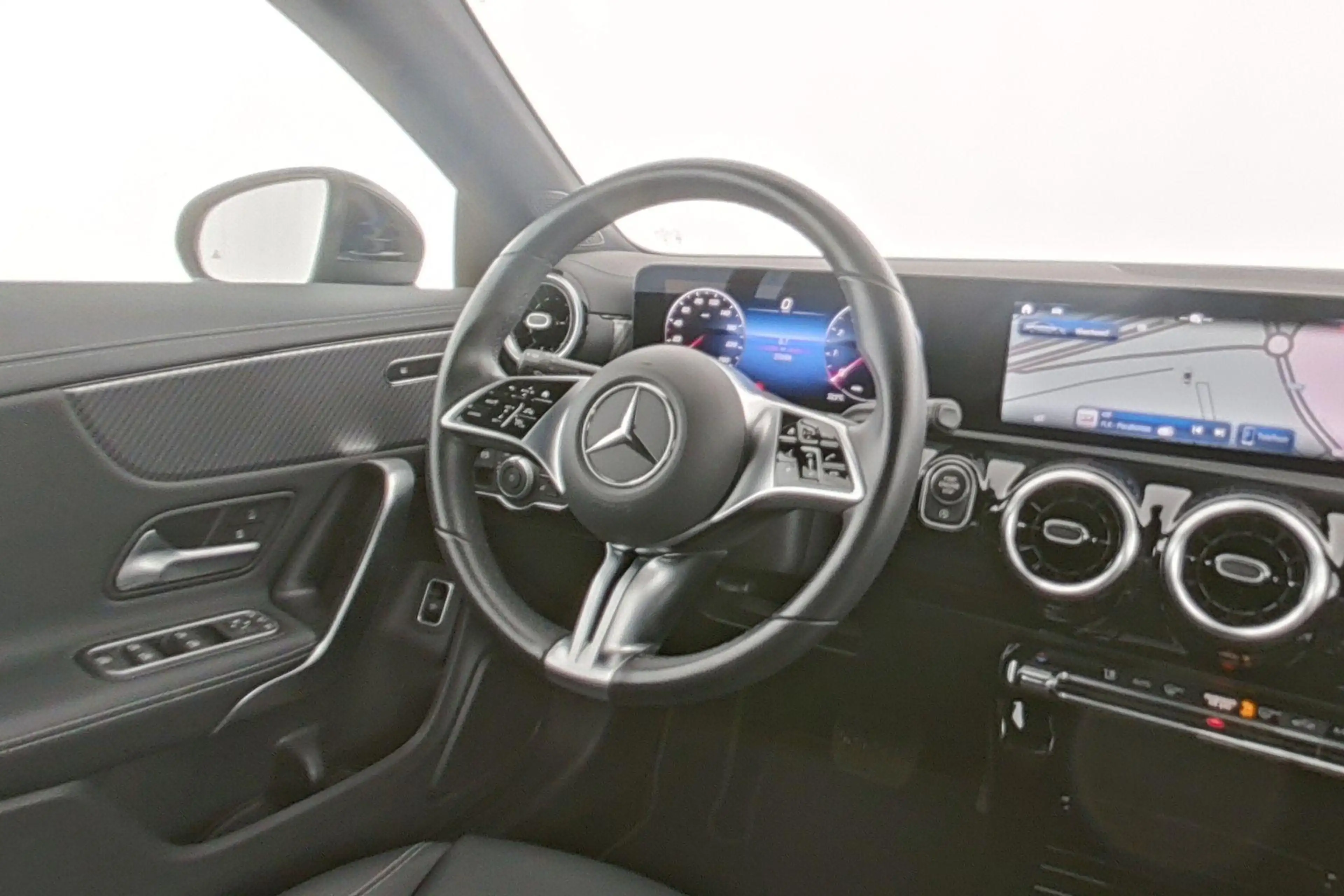 Mercedes-Benz CLA 180 Coupé Business Line — photo 13