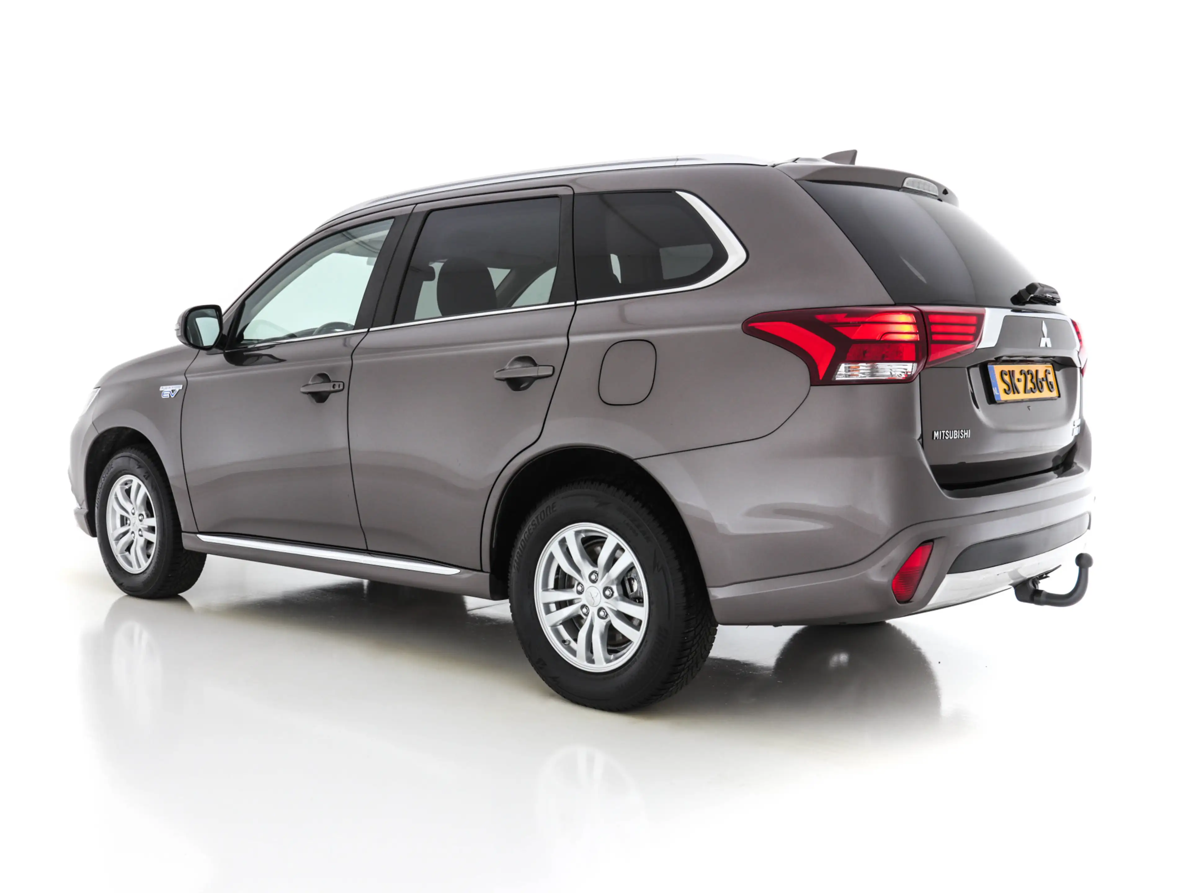 Mitsubishi Outlander 2.0 AWD (Plug-In) (INCL-BTW) Aut.*LEATHER-ALCANTAR — photo 4