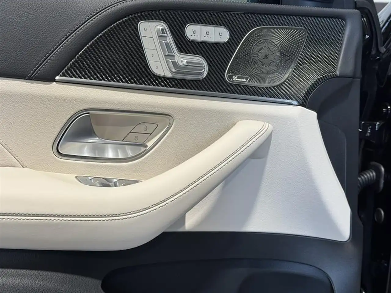 Mercedes-Benz GLE снимка Mercedes-Benz GLE