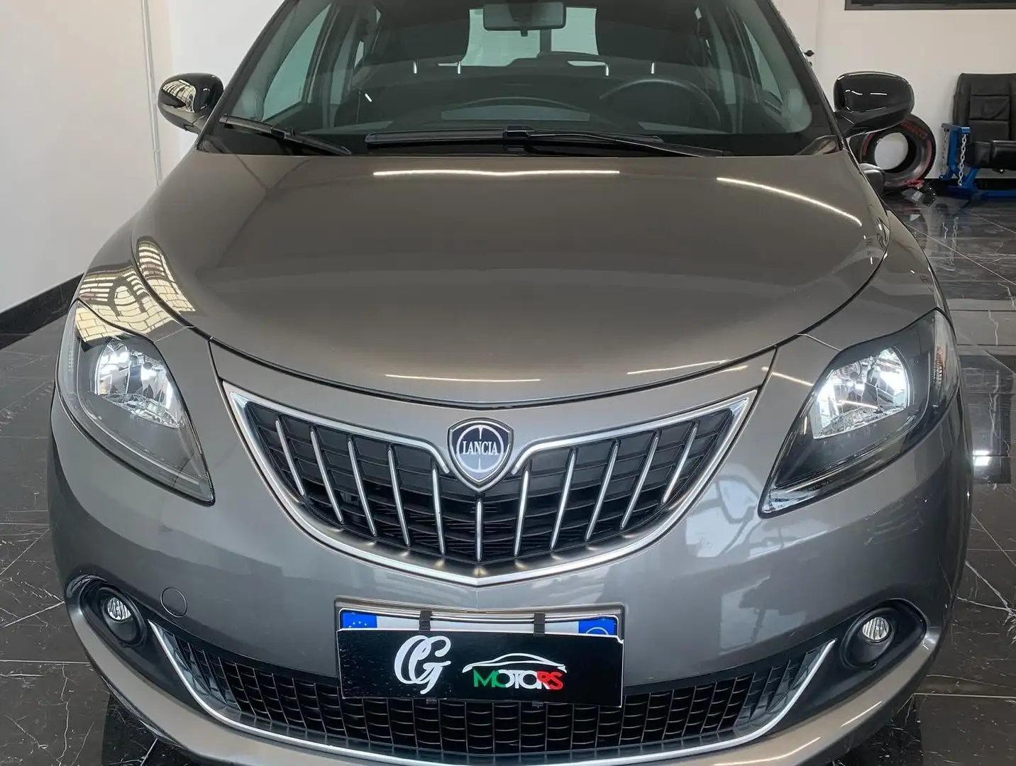 Lancia Ypsilon 1.0 firefly hybrid Gold s Gris - 2