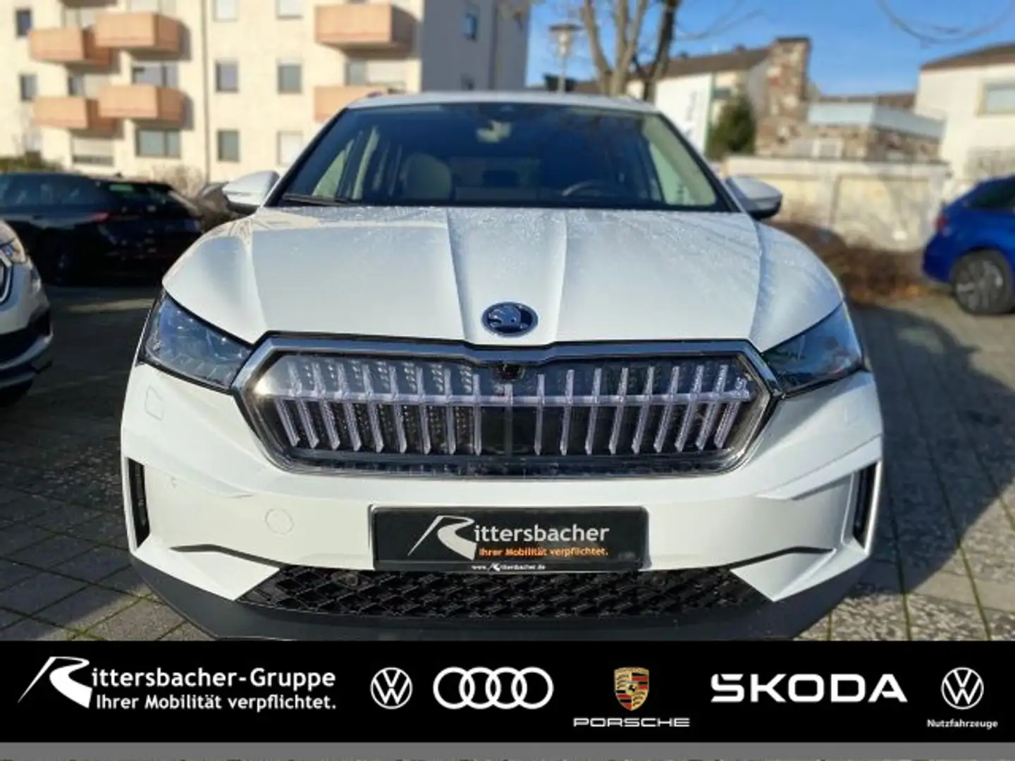 Skoda Enyaq iV 80x 82kwh Leder-schwarz AHK Pano 19"LM Weiß - 1