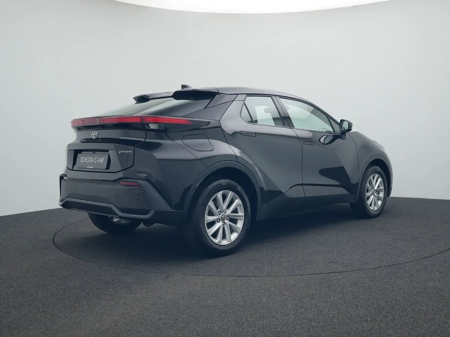 Toyota C-HR 2.0 Plug-in Hybrid 220 Active Nu inclusief € 3500, Zwart - 2
