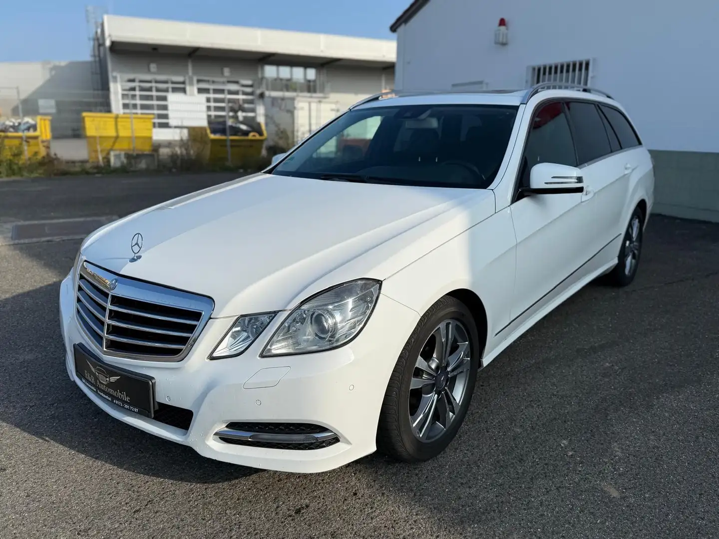 Mercedes-Benz E 220 E 220 CDI BlueEfficiency Blanc - 2