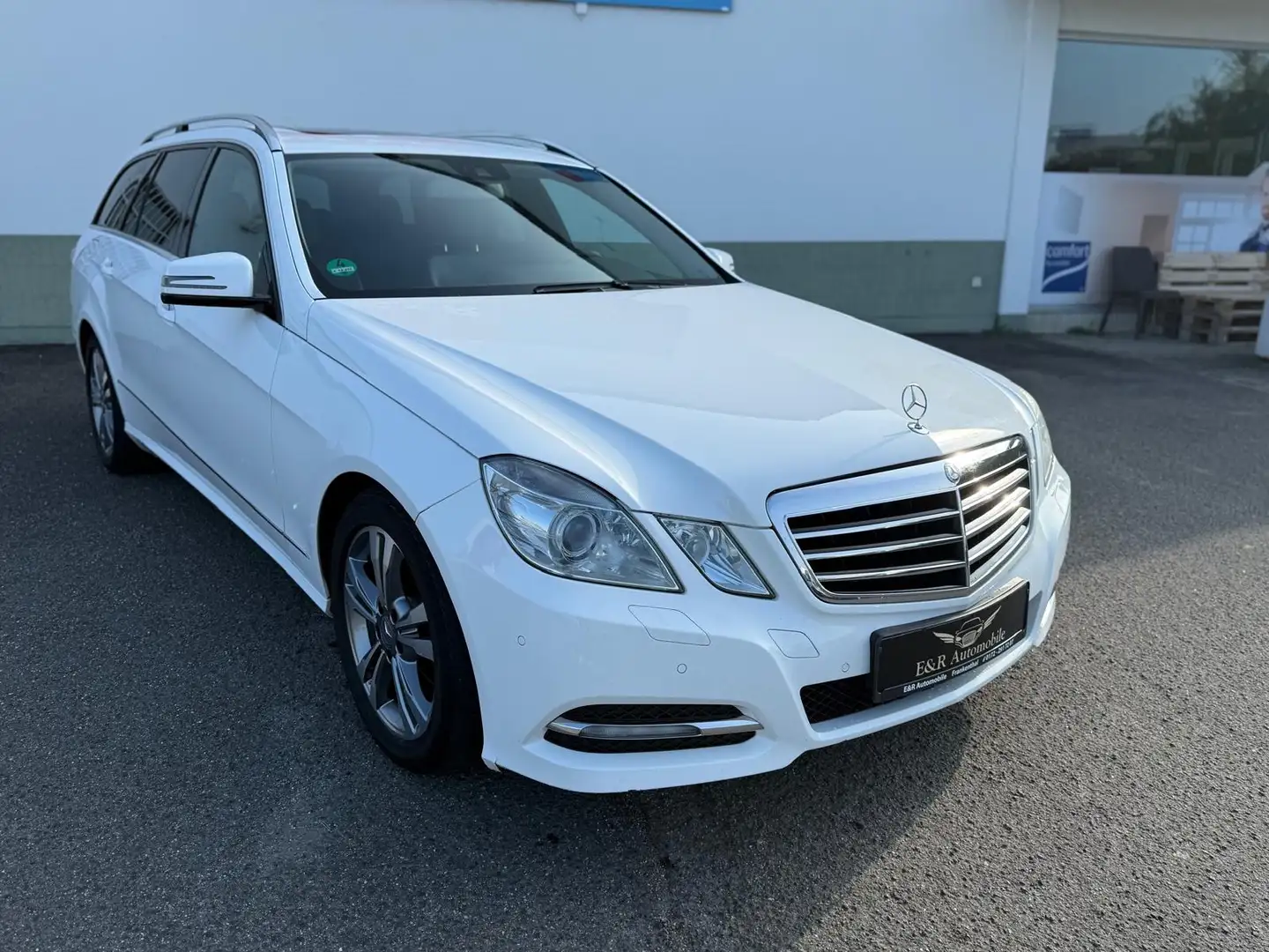 Mercedes-Benz E 220 E 220 CDI BlueEfficiency Blanc - 1