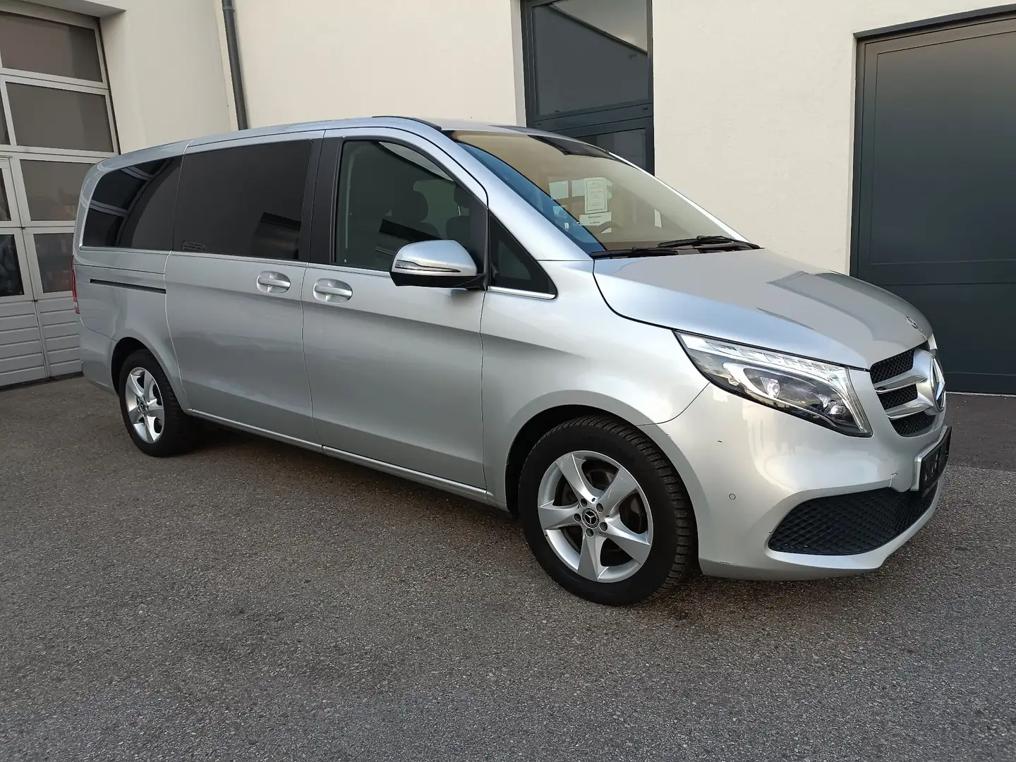 Mercedes-Benz V 220 d Kombi kompakt Avantgarde Aut. 8-Sitze Silber - 1