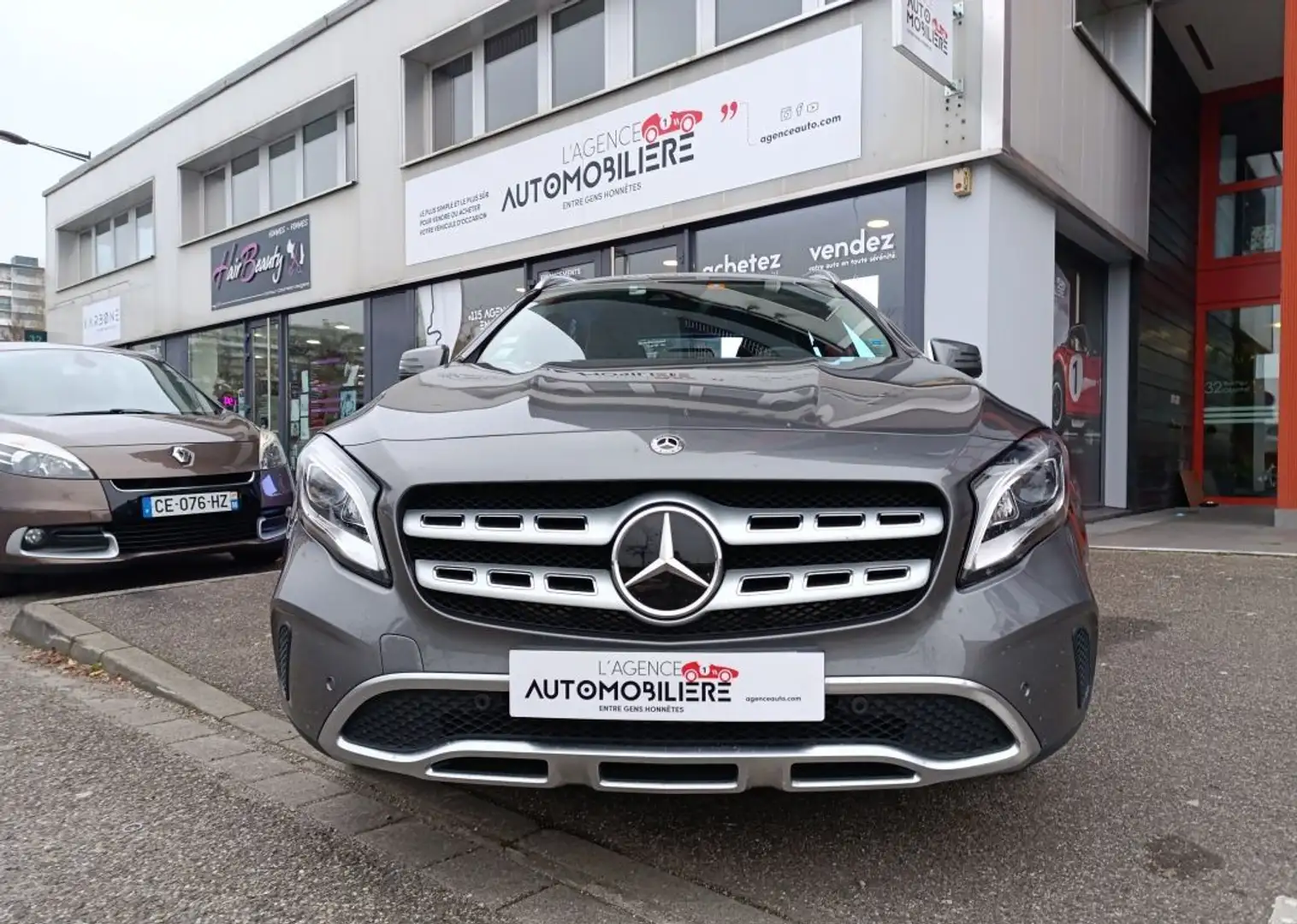 Mercedes-Benz GLA 220 Classe Mercedes II 220 2.1 CDi 7G-DCT 170 cv BVA SENSATION Grau - 2