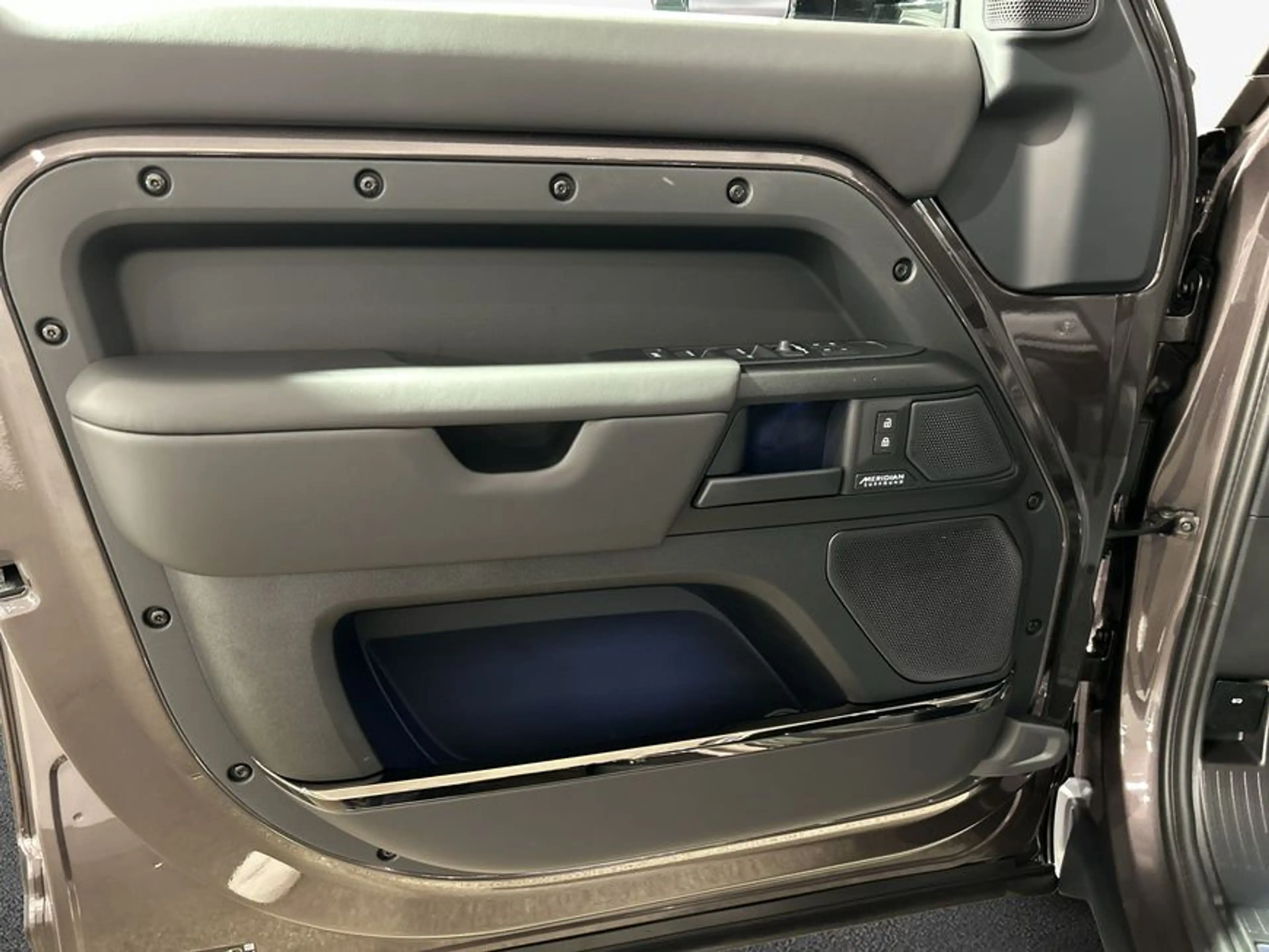 Land Rover Defender 110 P635 OCTA 467 kW, 5-türig — photo 13