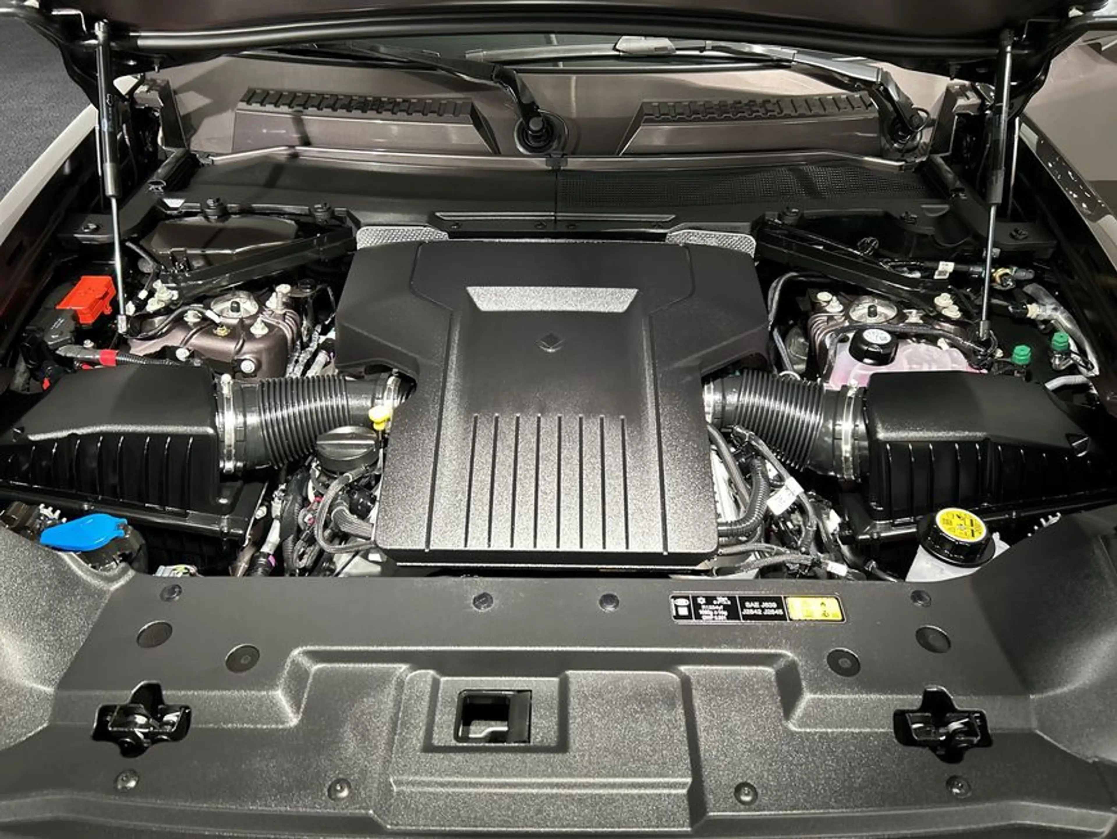Land Rover Defender 110 P635 OCTA 467 kW, 5-türig — photo 10