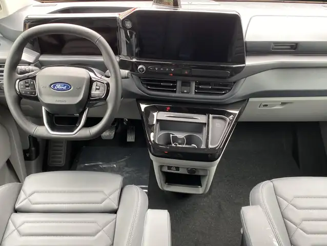 Ford Tourneo Custom view 4