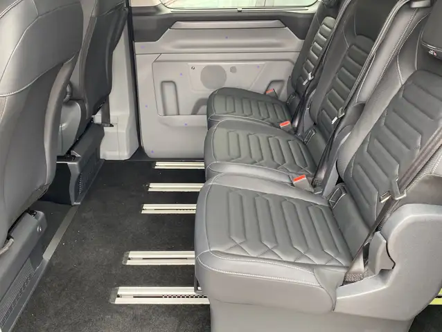 Ford Tourneo Custom view 8