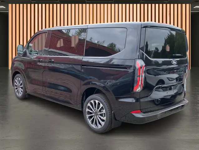 Ford Tourneo Custom view 3