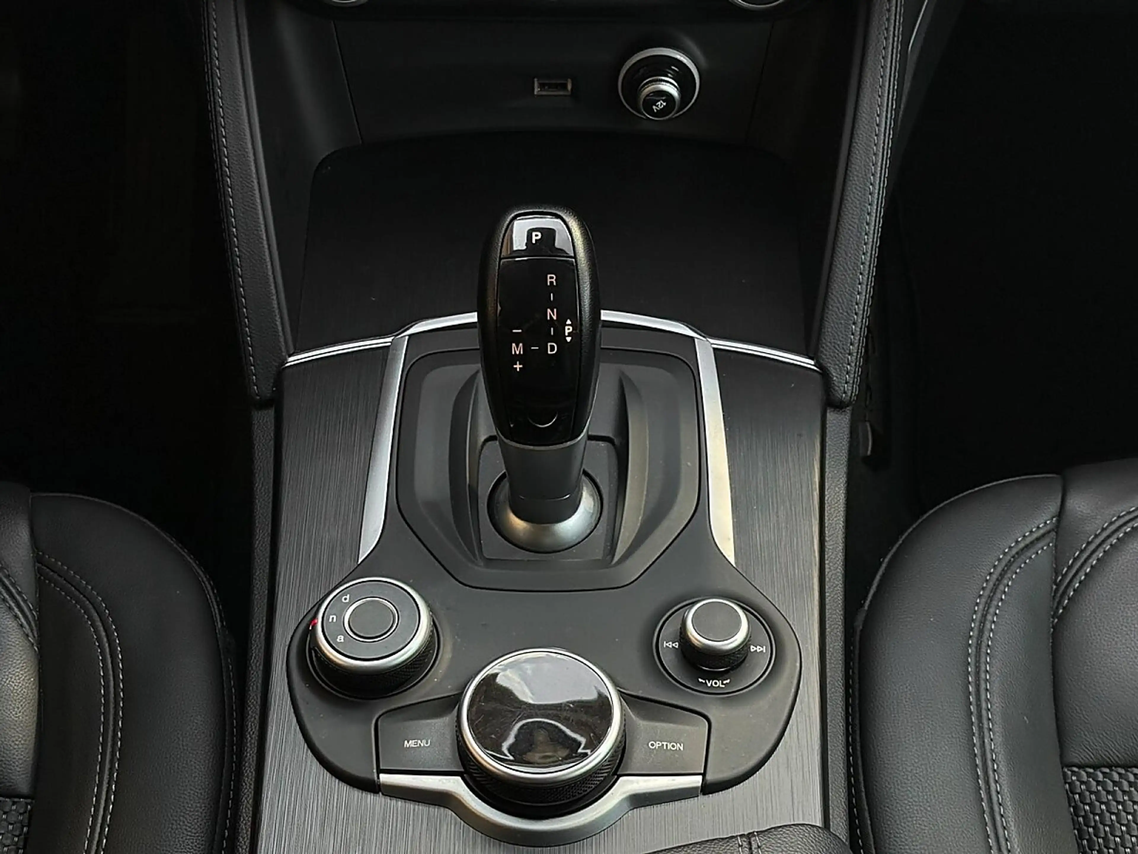 Alfa Romeo Stelvio Super 2,0 ATX AWD | 1.BESITZ | SEHR GUTE AUSSTA... — photo 12