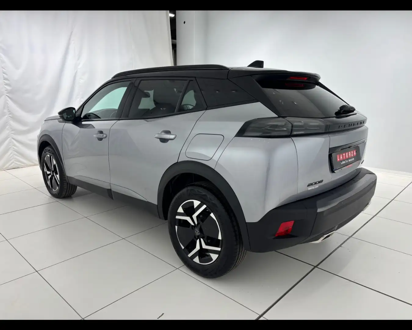 Peugeot 2008 1.2 Hybrid GT Gris - 2