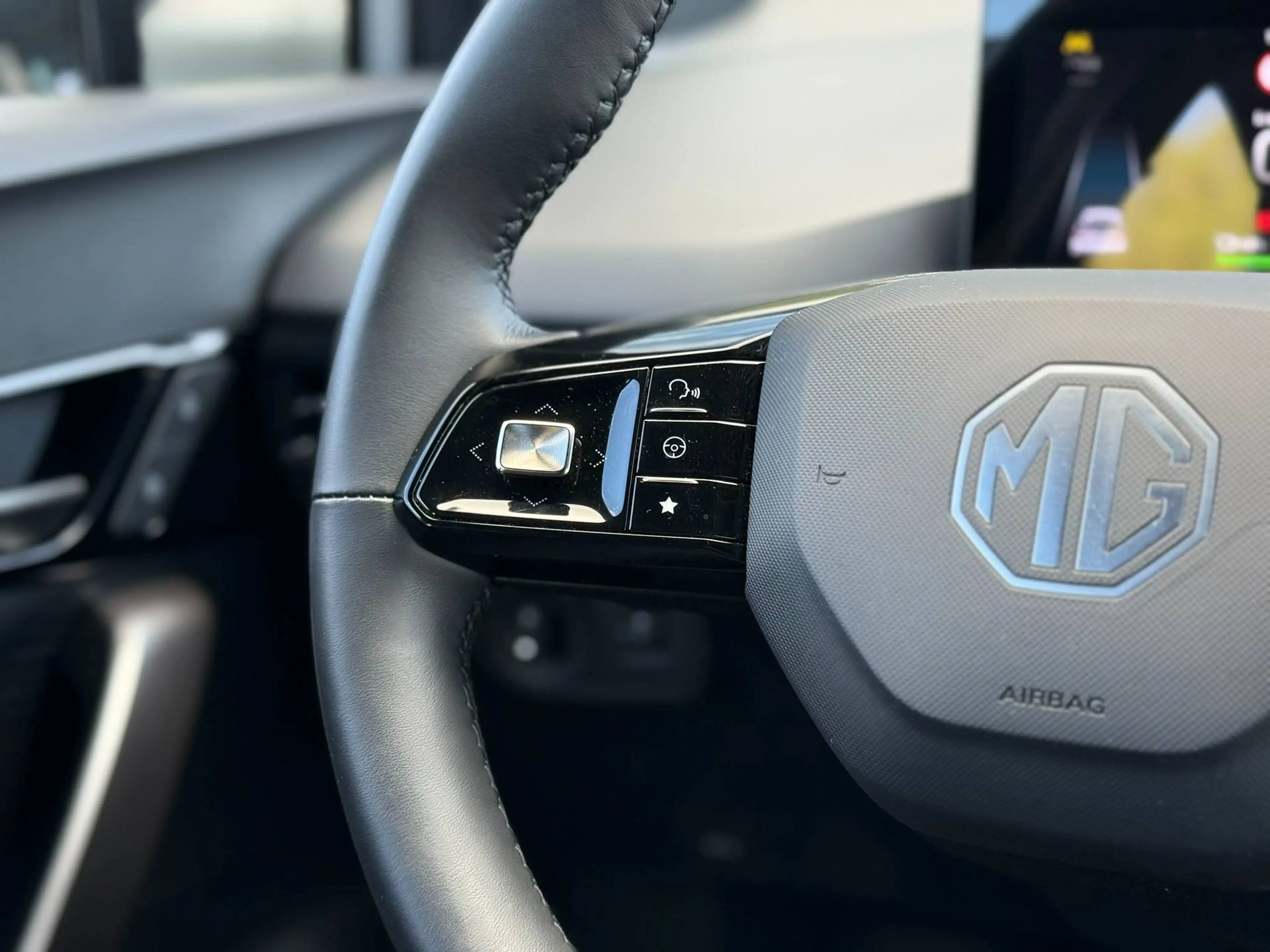 MG MG4 Luxury 64 kWh/ CARPLAY / ZETELVRWNG / 360°CAM — photo 23