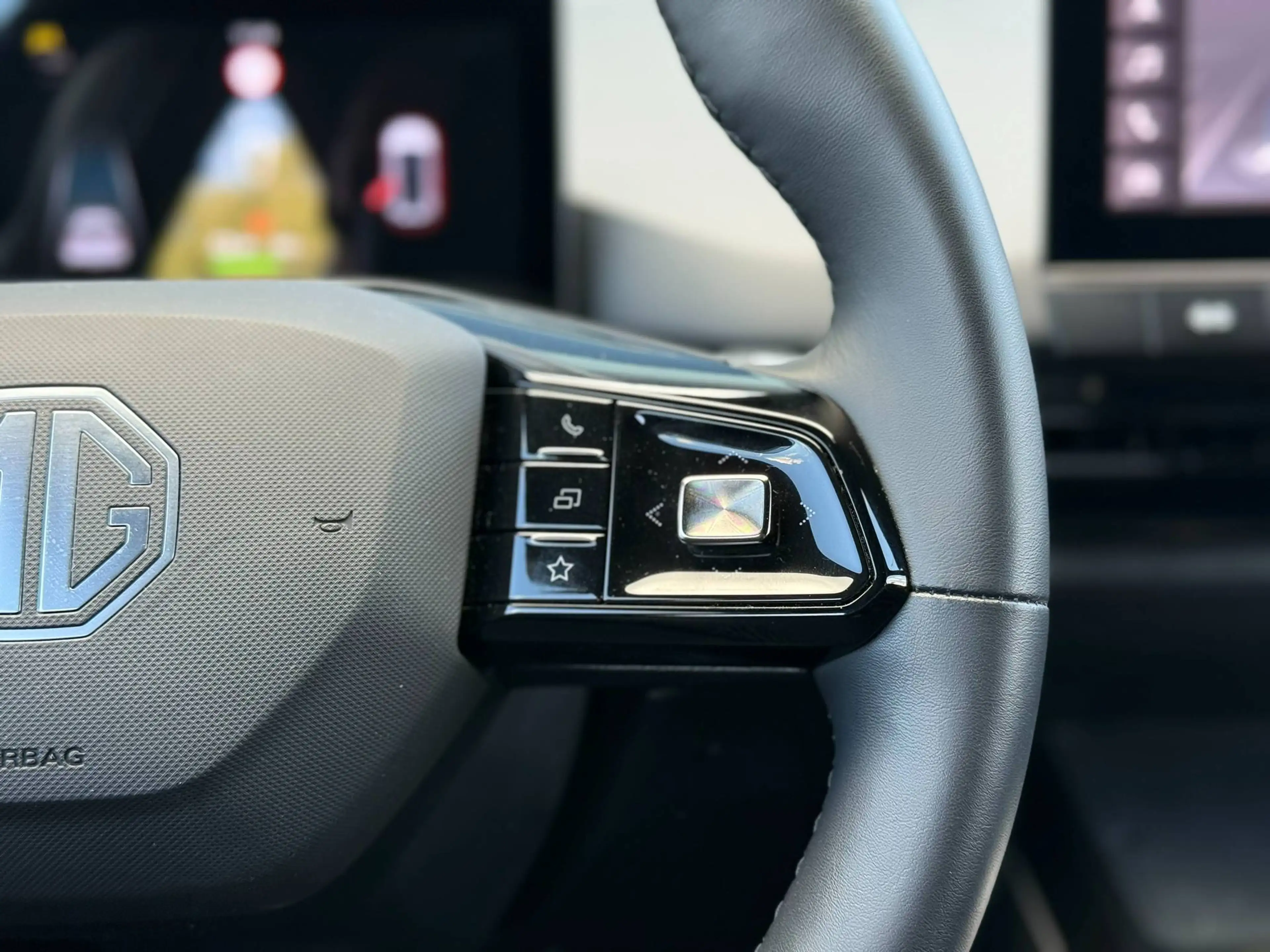 MG MG4 Luxury 64 kWh/ CARPLAY / ZETELVRWNG / 360°CAM — photo 24