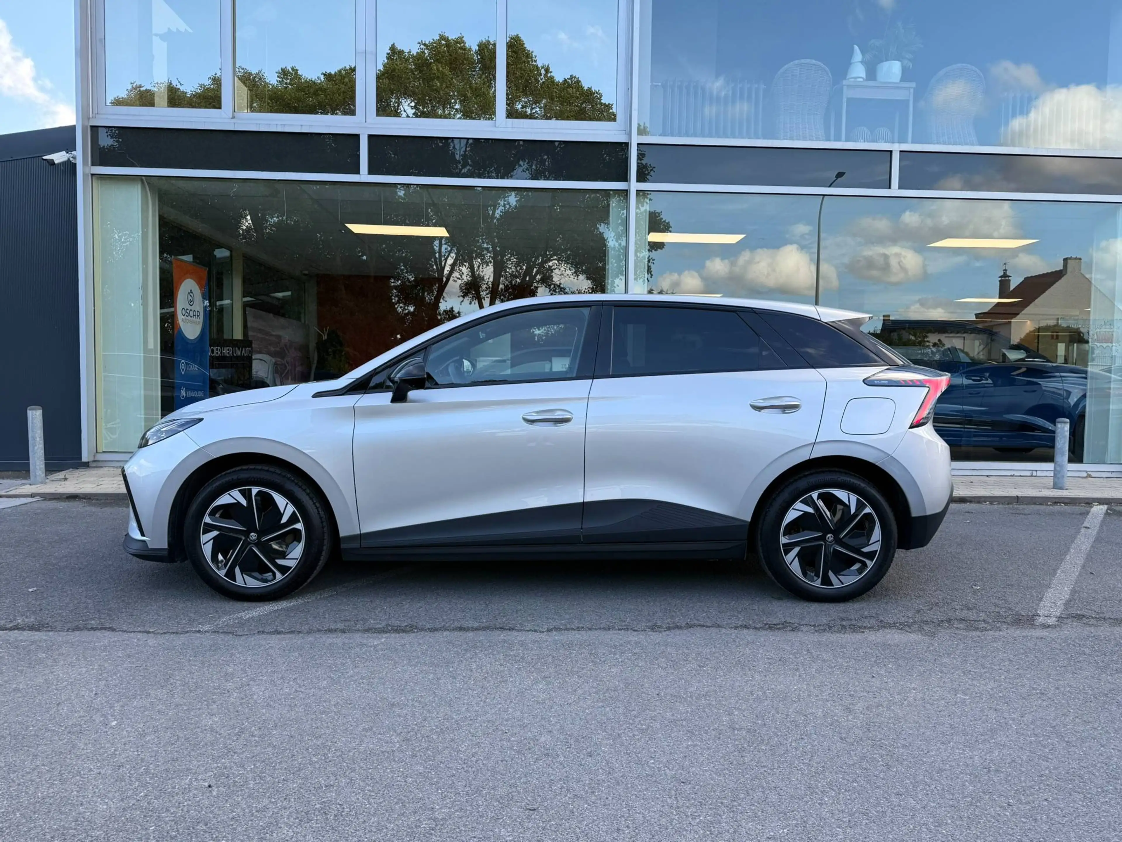 MG MG4 Luxury 64 kWh/ CARPLAY / ZETELVRWNG / 360°CAM — photo 4