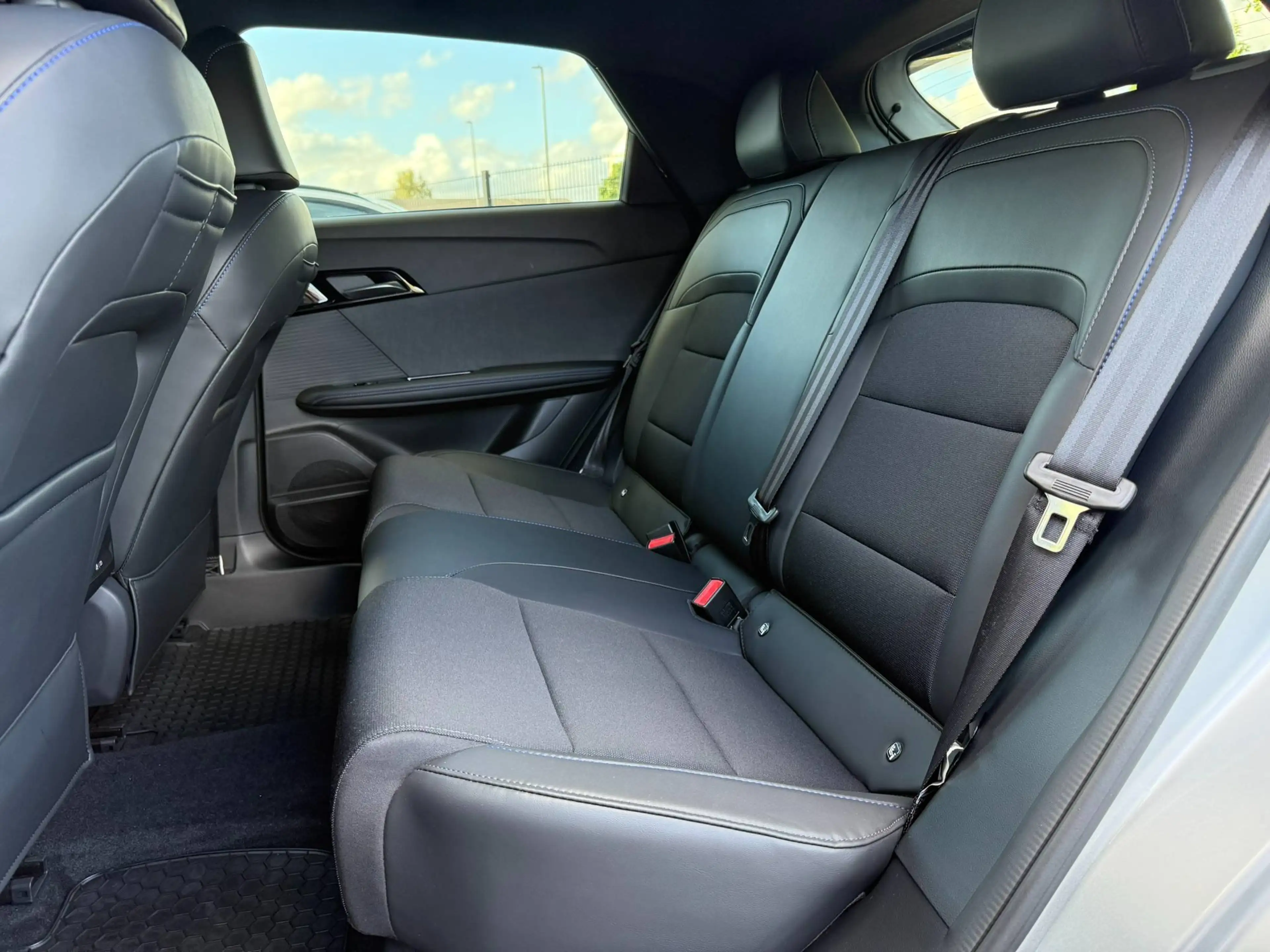 MG MG4 Luxury 64 kWh/ CARPLAY / ZETELVRWNG / 360°CAM — photo 17