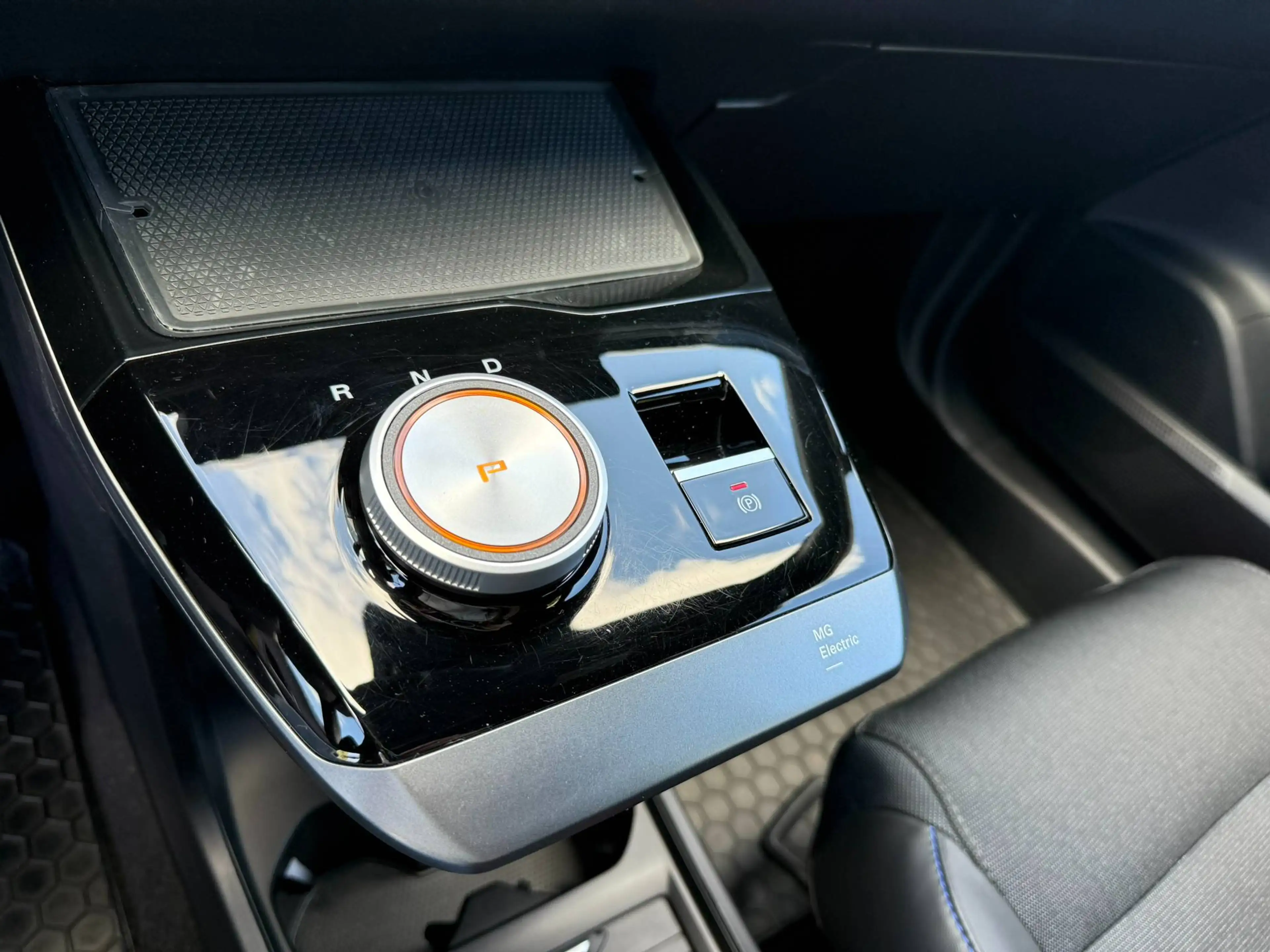 MG MG4 Luxury 64 kWh/ CARPLAY / ZETELVRWNG / 360°CAM — photo 25