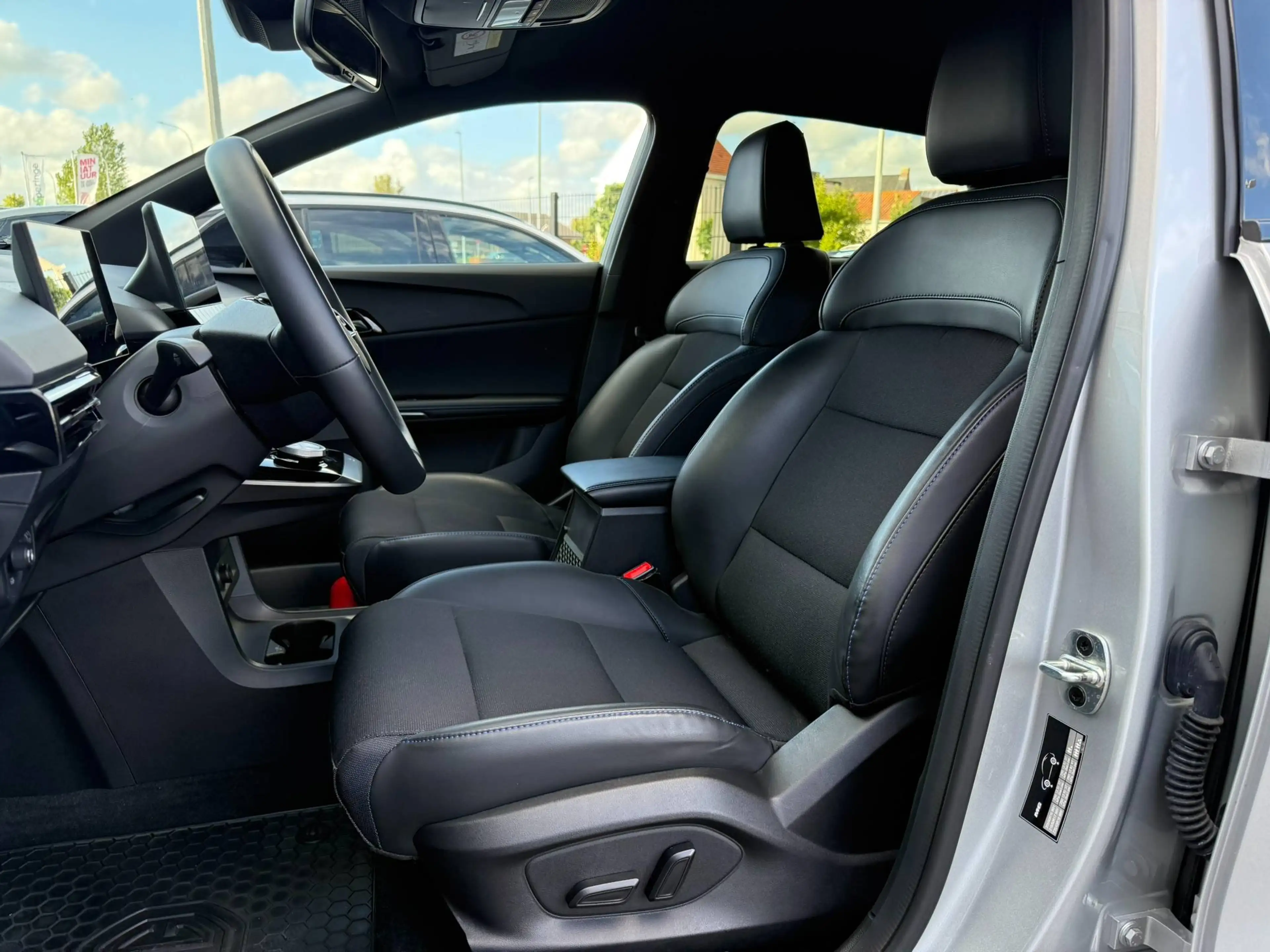 MG MG4 Luxury 64 kWh/ CARPLAY / ZETELVRWNG / 360°CAM — photo 16