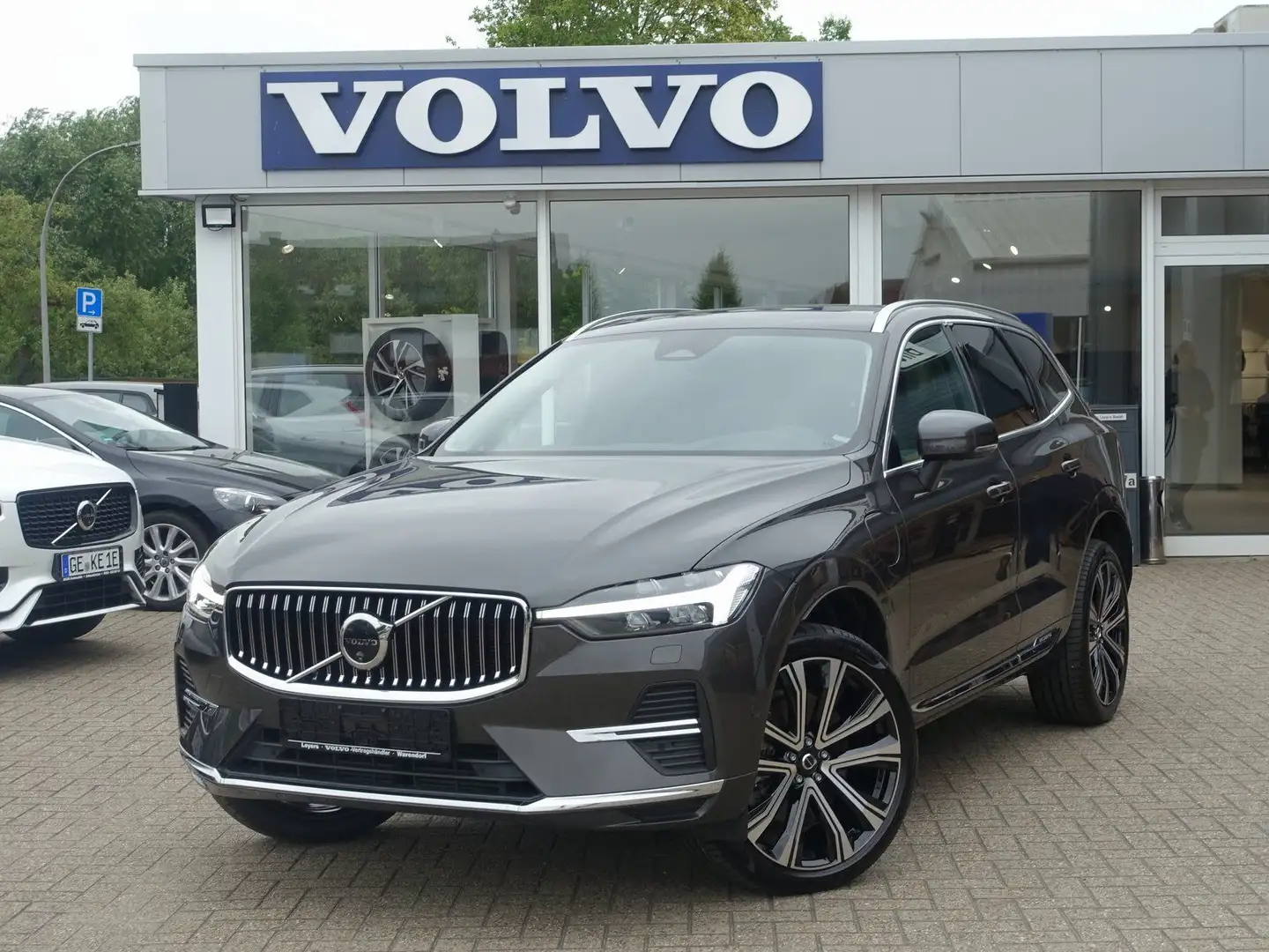 Volvo XC60 Recharge Plus T8 AWD/Pano/H&K/FourC/360° Grau - 1