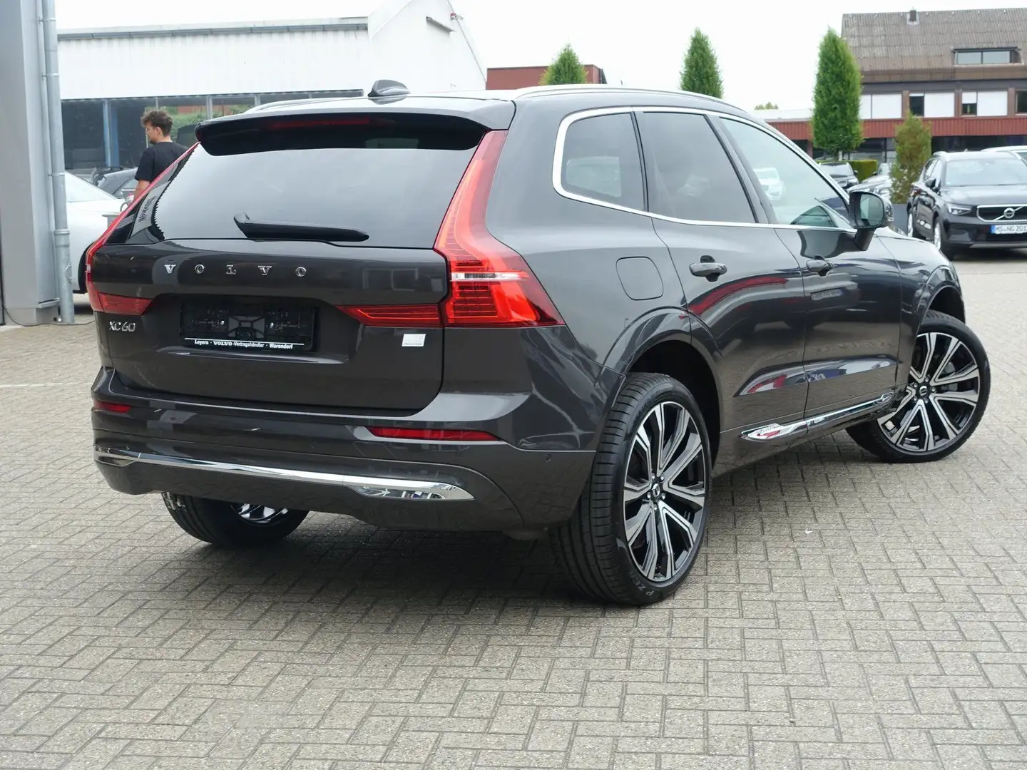 Volvo XC60 Recharge Plus T8 AWD/Pano/H&K/FourC/360° Grau - 2