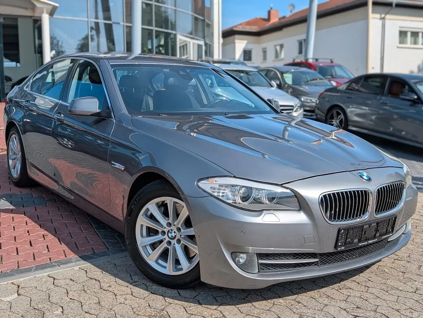 BMW 525 d Lim. Klimaaut. Navi. PDC. BT. Sitzh. Сірий - 2