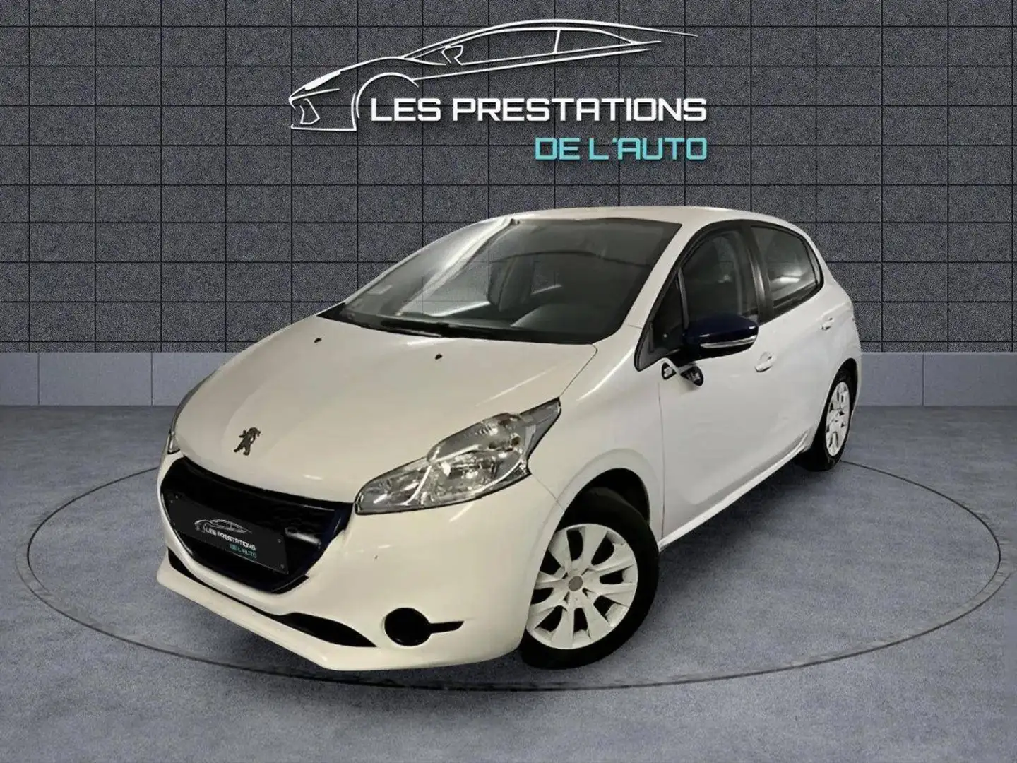 Peugeot 208 1.0 PureTech Like 5p Bílá - 1