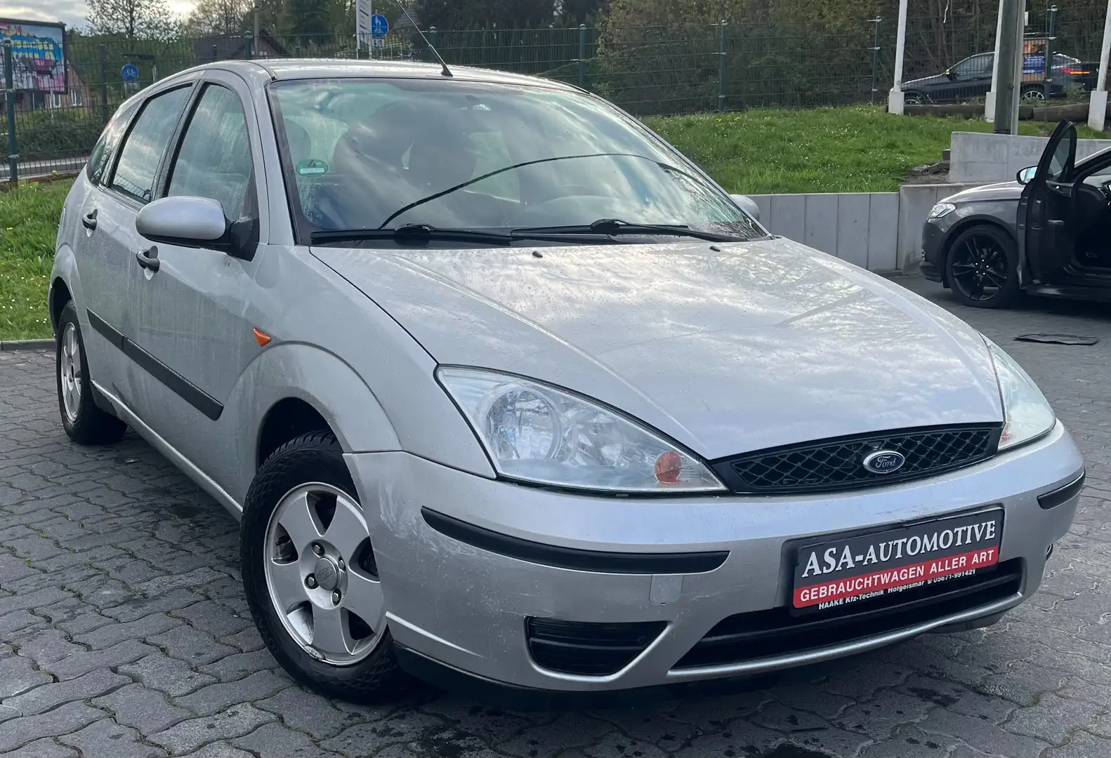 Ford Focus Ambiente Silber - 2