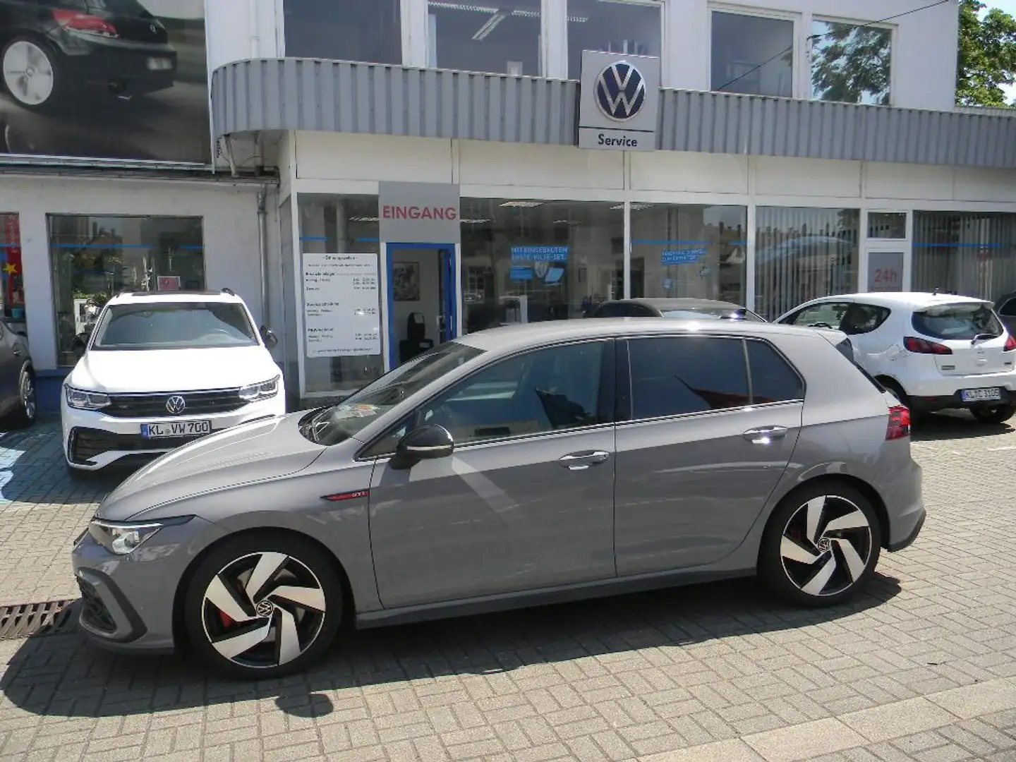 Volkswagen Golf VIII Lim. GTI 2,0 TSI Black Style 6 Gang Grau - 1