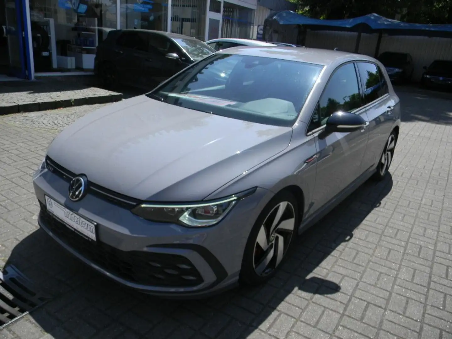 Volkswagen Golf VIII Lim. GTI 2,0 TSI Black Style 6 Gang Grau - 2