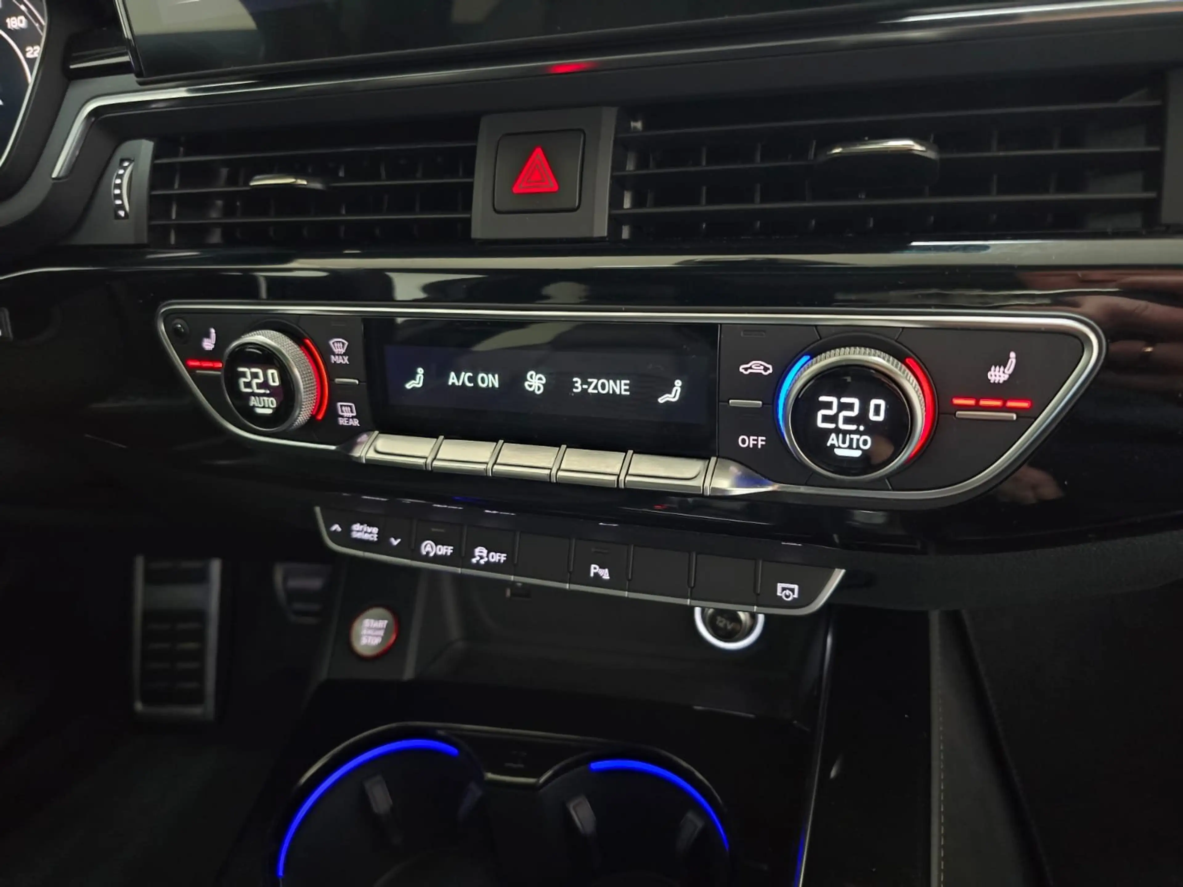 Audi RS4 Avant 2.9 TFSI qu. Exclusive Dynamik Carbon RS AGA — photo 14