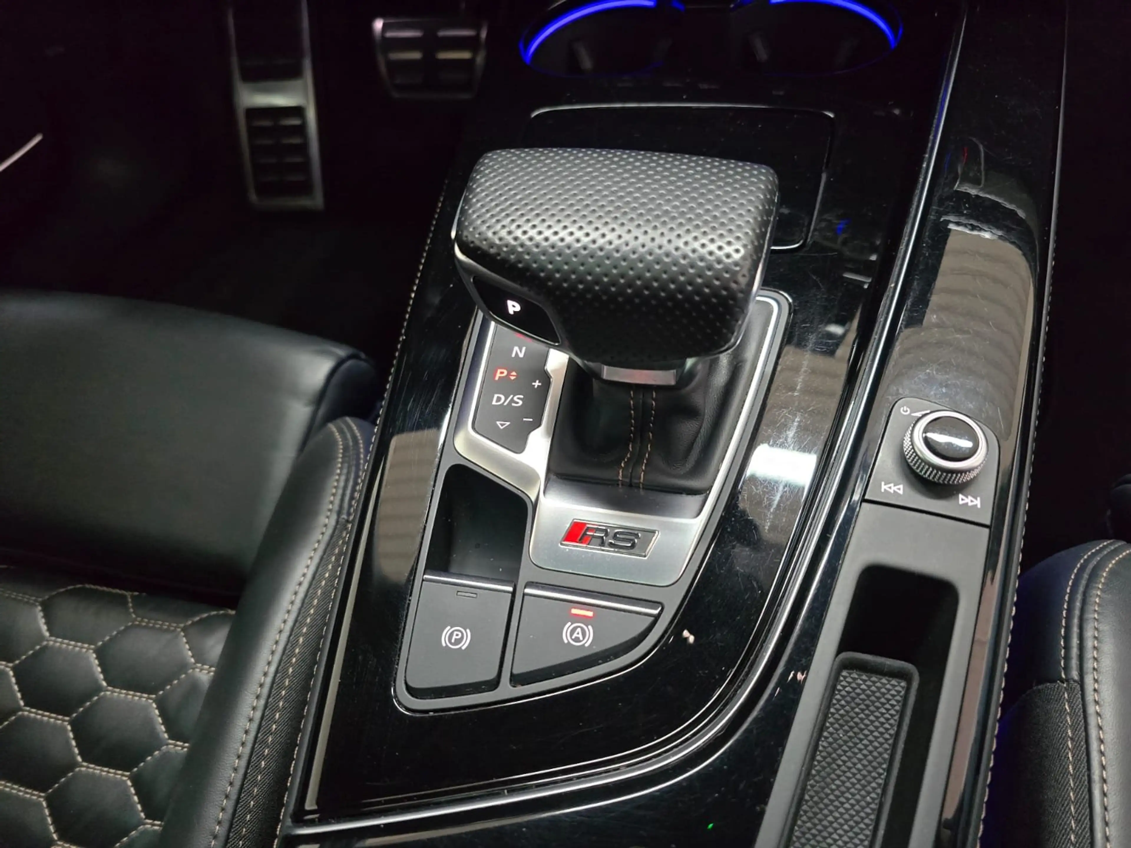 Audi RS4 Avant 2.9 TFSI qu. Exclusive Dynamik Carbon RS AGA — photo 13