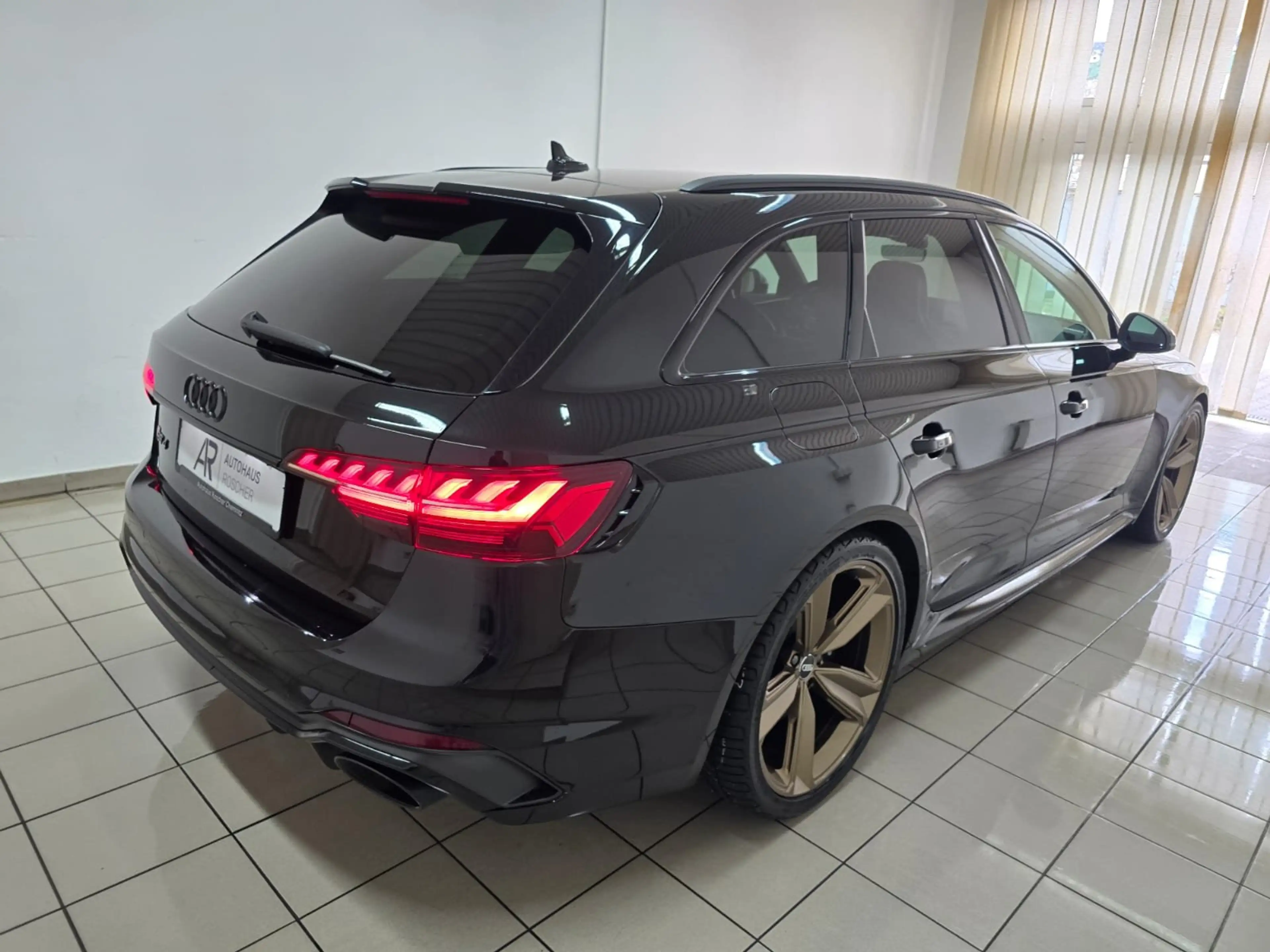 Audi RS4 Avant 2.9 TFSI qu. Exclusive Dynamik Carbon RS AGA — photo 3