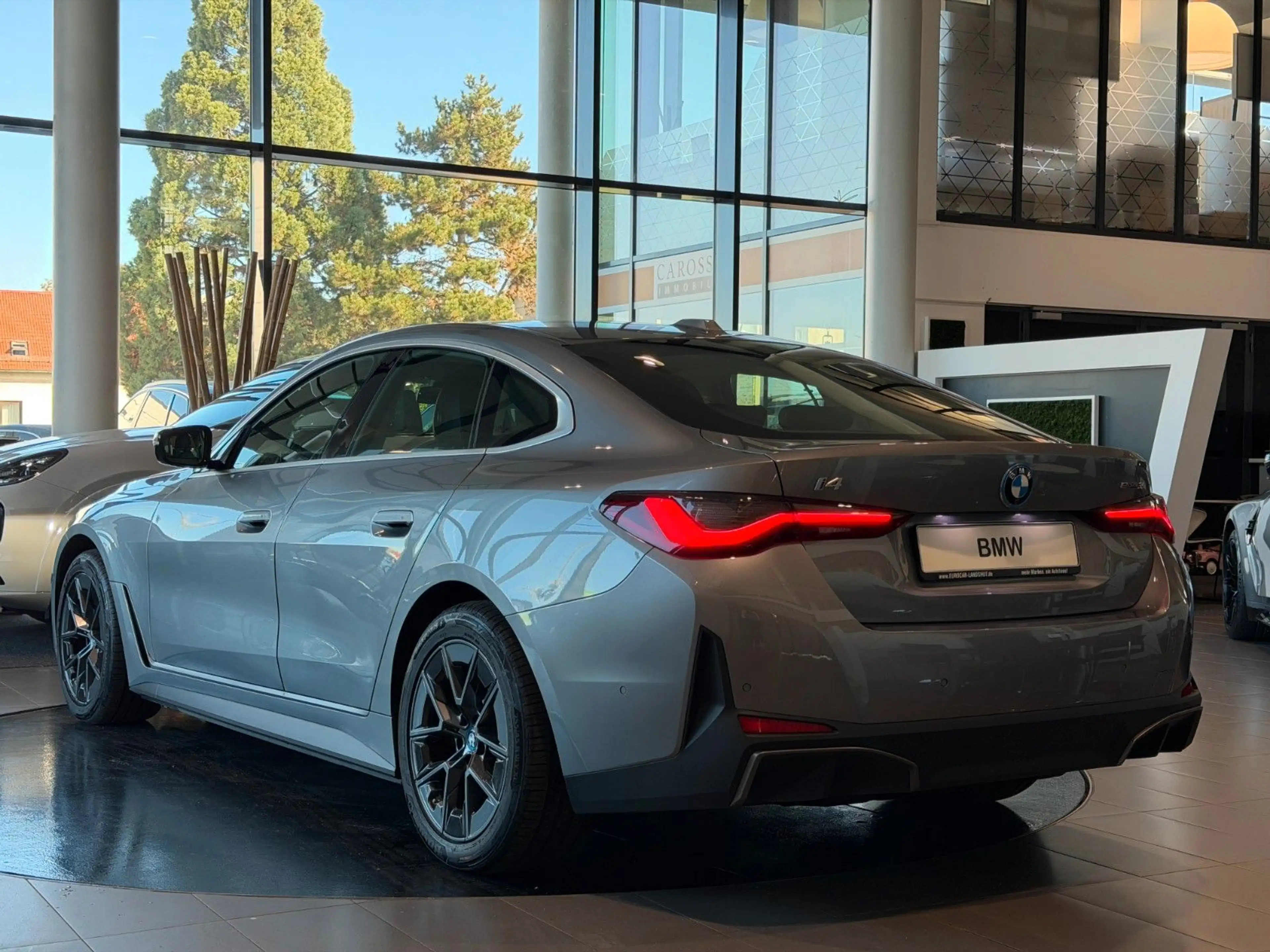 BMW i4 Gran Coupe 35e IconicSounds AmbienteB. HUD — photo 2