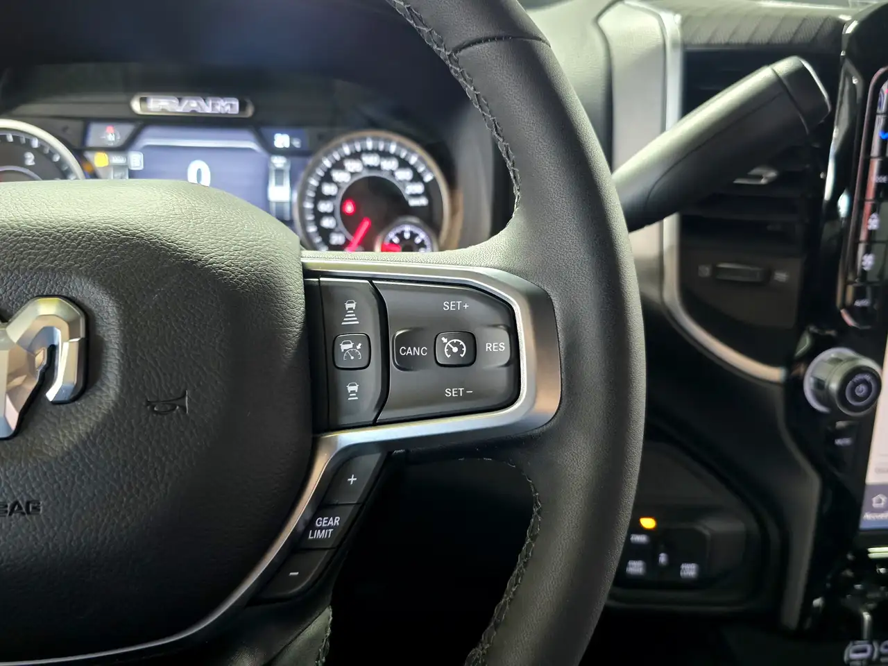 RAM 2500 снимка RAM 2500