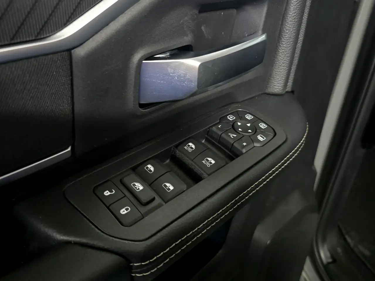 RAM 2500 снимка RAM 2500
