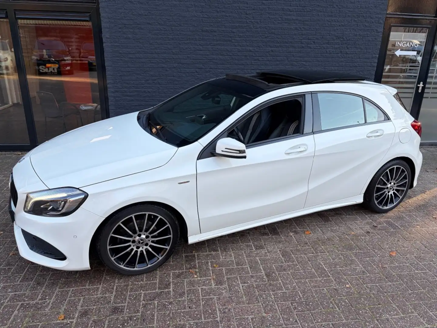 Mercedes-Benz A 180 bussines solution AMG edition Wit - 1