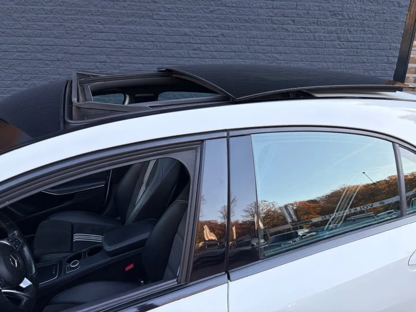 Mercedes-Benz A 180 bussines solution AMG edition Wit - 2