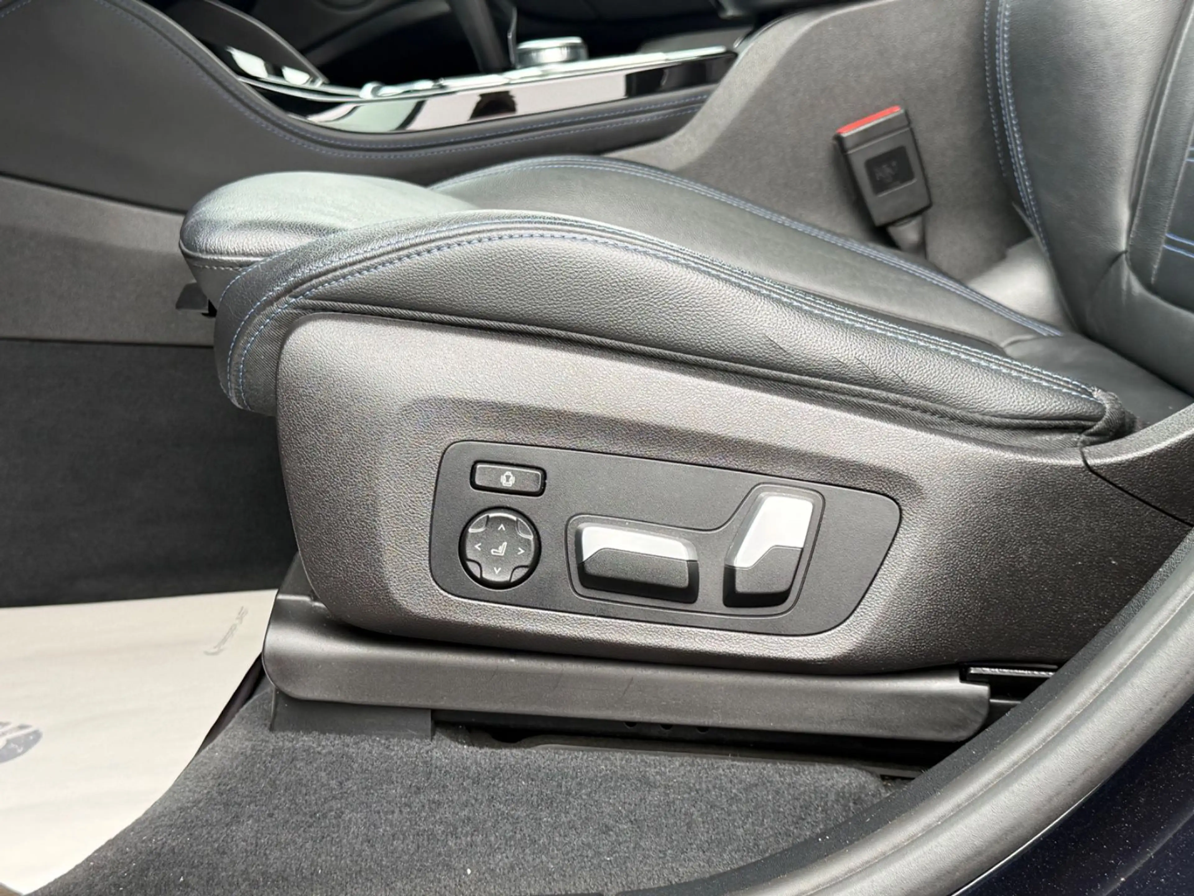 BMW X4 M40 i PANO LEDER HUD LED AHK H&K DAB — photo 12