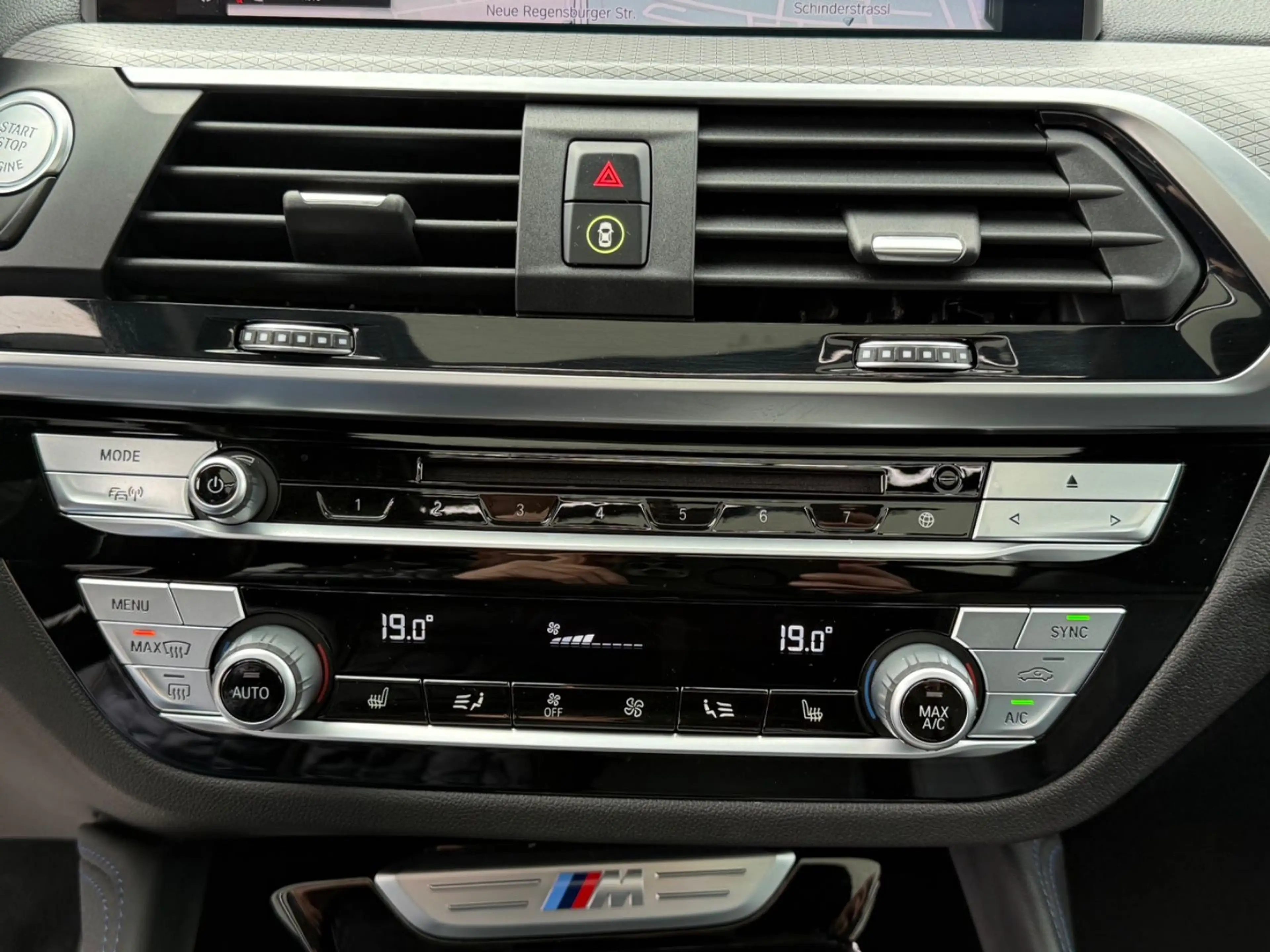 BMW X4 M40 i PANO LEDER HUD LED AHK H&K DAB — photo 23