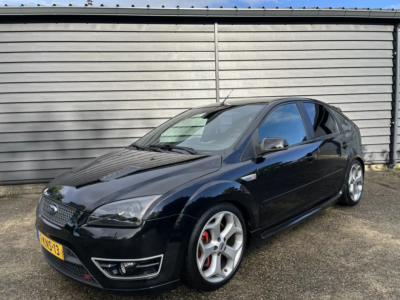 Ford Focus 2.5-20V ST — photo 1 of 20