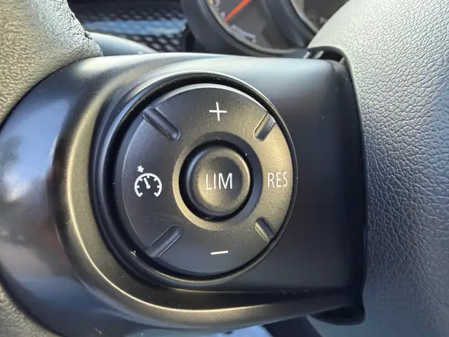 MINI Hatch view 10