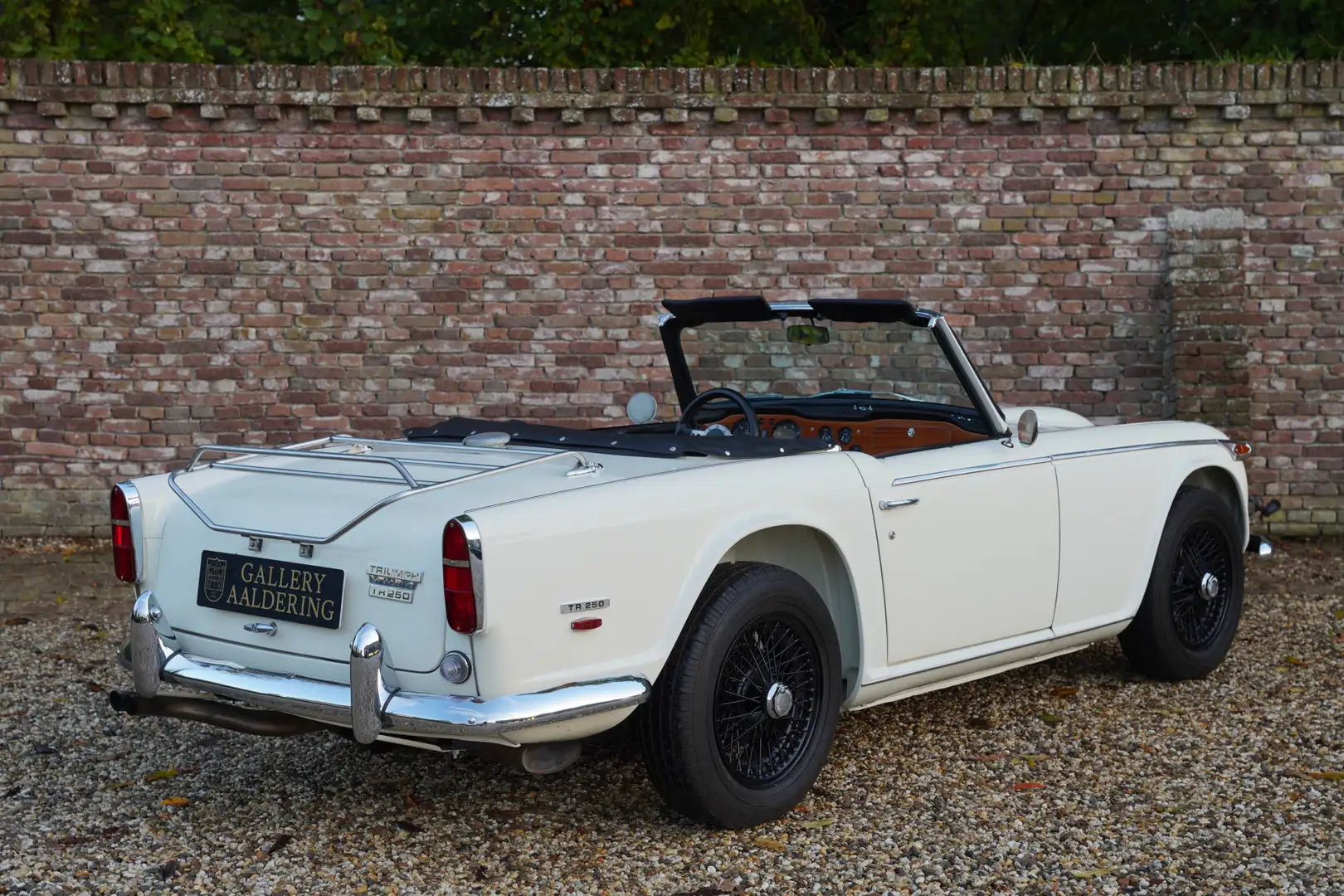 Triumph TR250 "Overdrive" Body-off restoration, Matching n Alb - 2