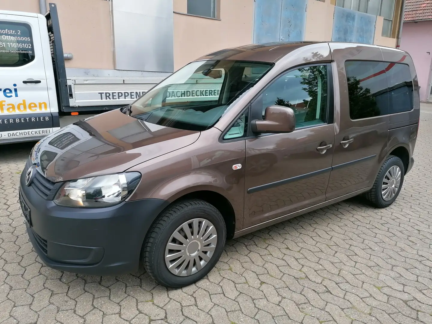 Volkswagen Caddy 1.6 TDI / Euro 5 / AHK Коричневий - 2