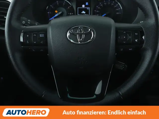 Toyota Hilux view 19