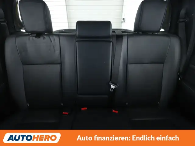 Toyota Hilux view 16