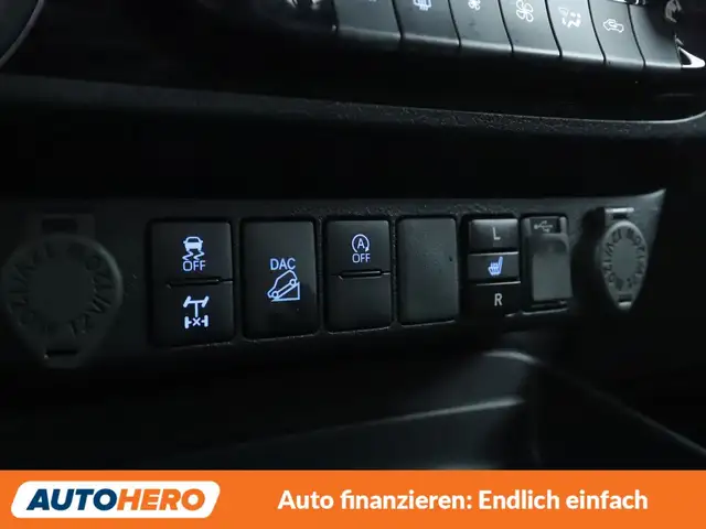 Toyota Hilux view 25